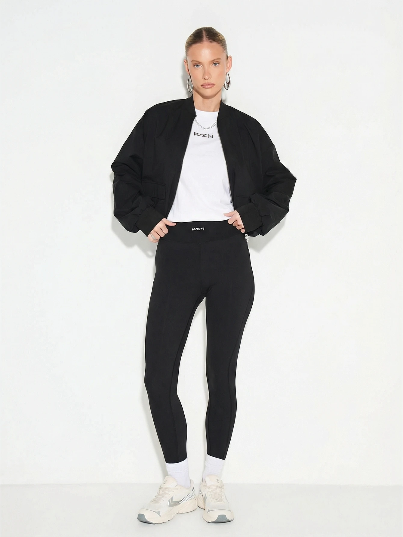 KIZN Hochglänzendes, tailliertes Kurzarm-T-Shirt