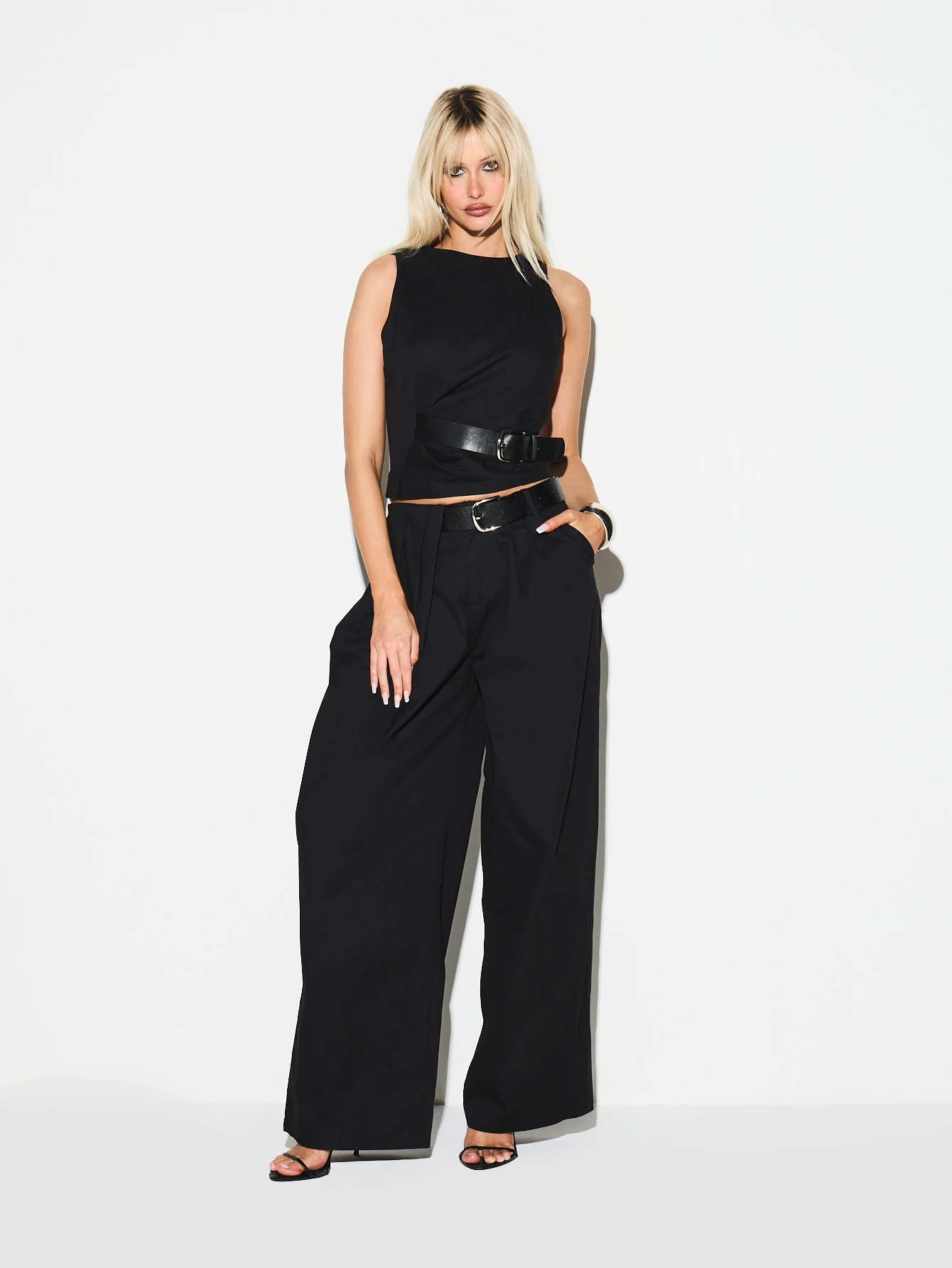 KIZN Sleeveless Buckle Detail Tank Top