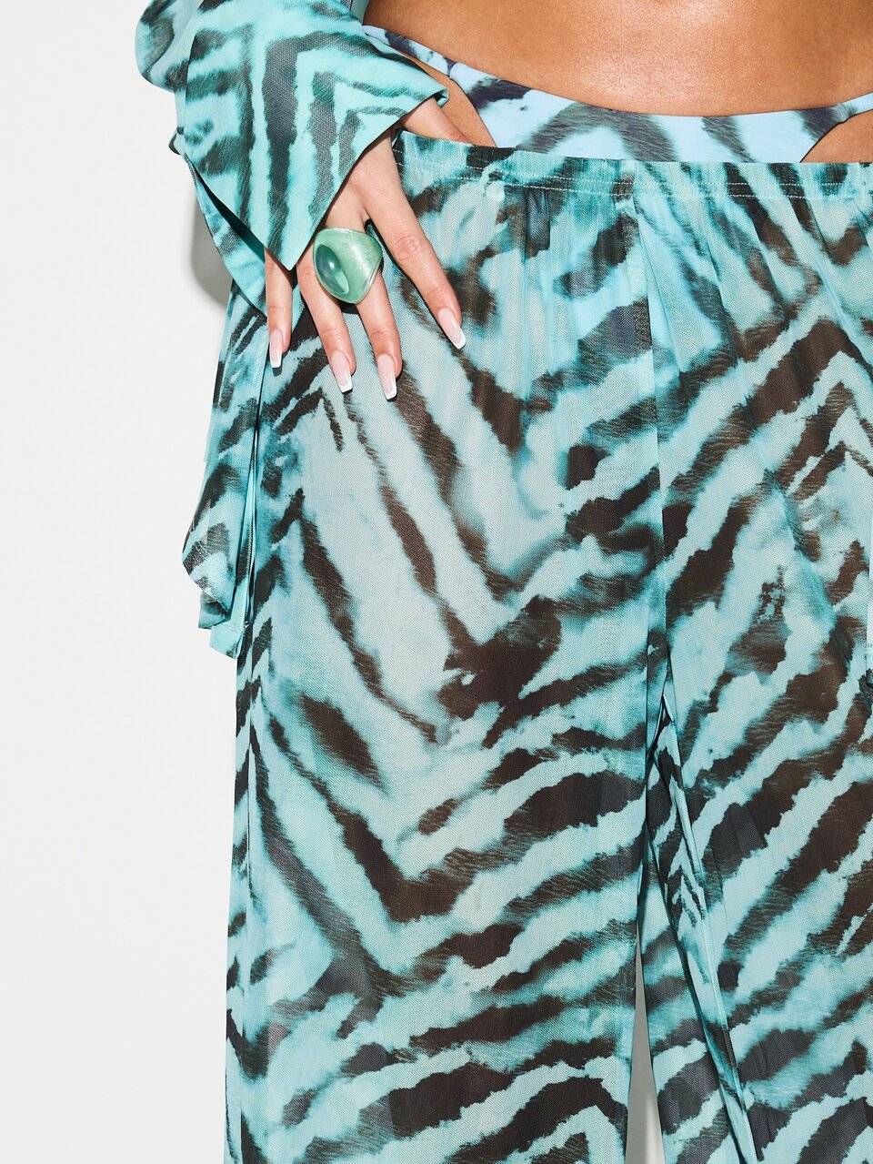 Pantaloni a vita alta a zampa d'elefante con stampa zebrata in rete, stile palazzo, per vacanze e resort, pantaloni ampi e fluidi, abbigliamento da spiaggia estivo, pantaloni casual da relax