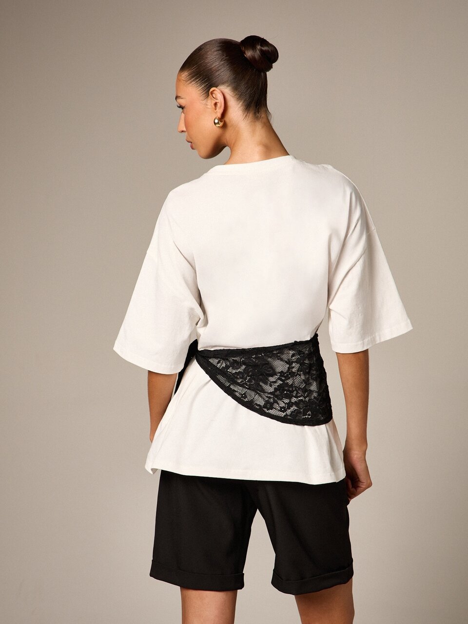 AiiRZ Women's White Lace Scarf Detail Short Sleeve T-Shirt With Black Contrast Belt Casual Summer Top Feminine Asymmetrical Design
