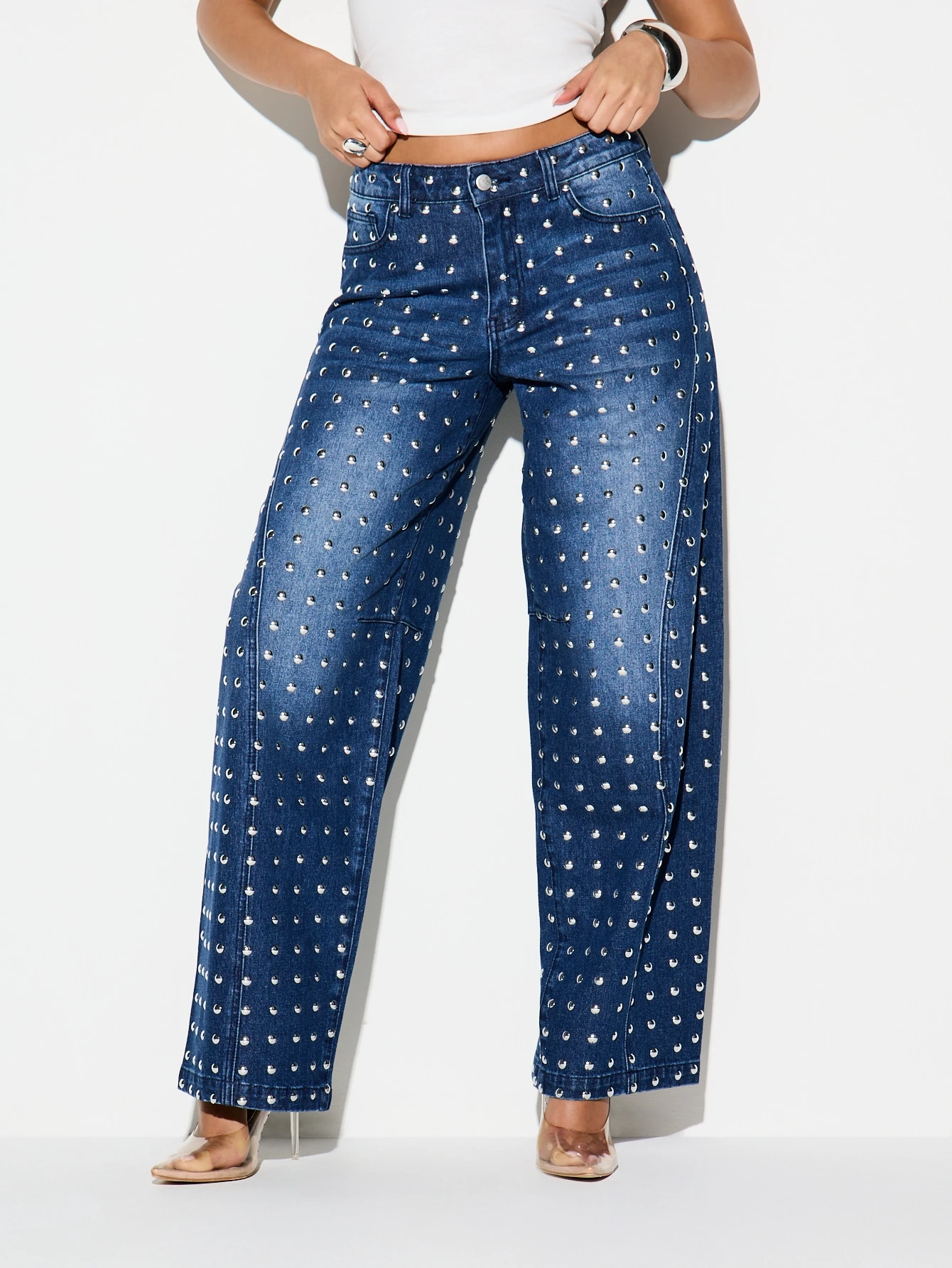 KIZN Jeans a gamba larga con borchie a vita alta e occhielli in metallo