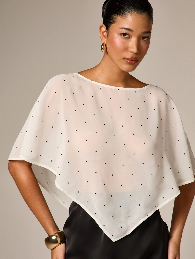 Prześwitująca bluzka w groszki z asymetrycznym dołem