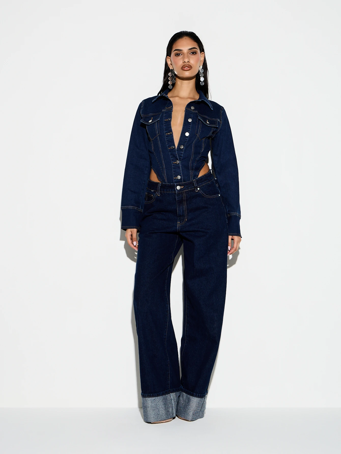 KIZN 데님 칼라 점프수트 (버튼 여밈)