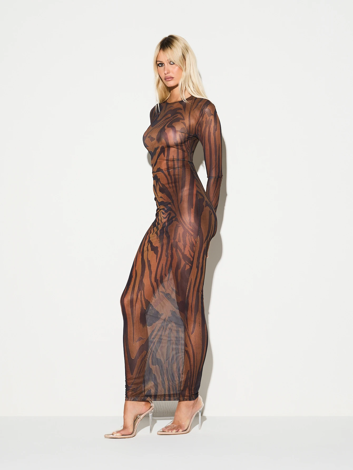 KIZN Sukienka maxi z prześwitującej siateczki z długim rękawem i dopasowaną sylwetką