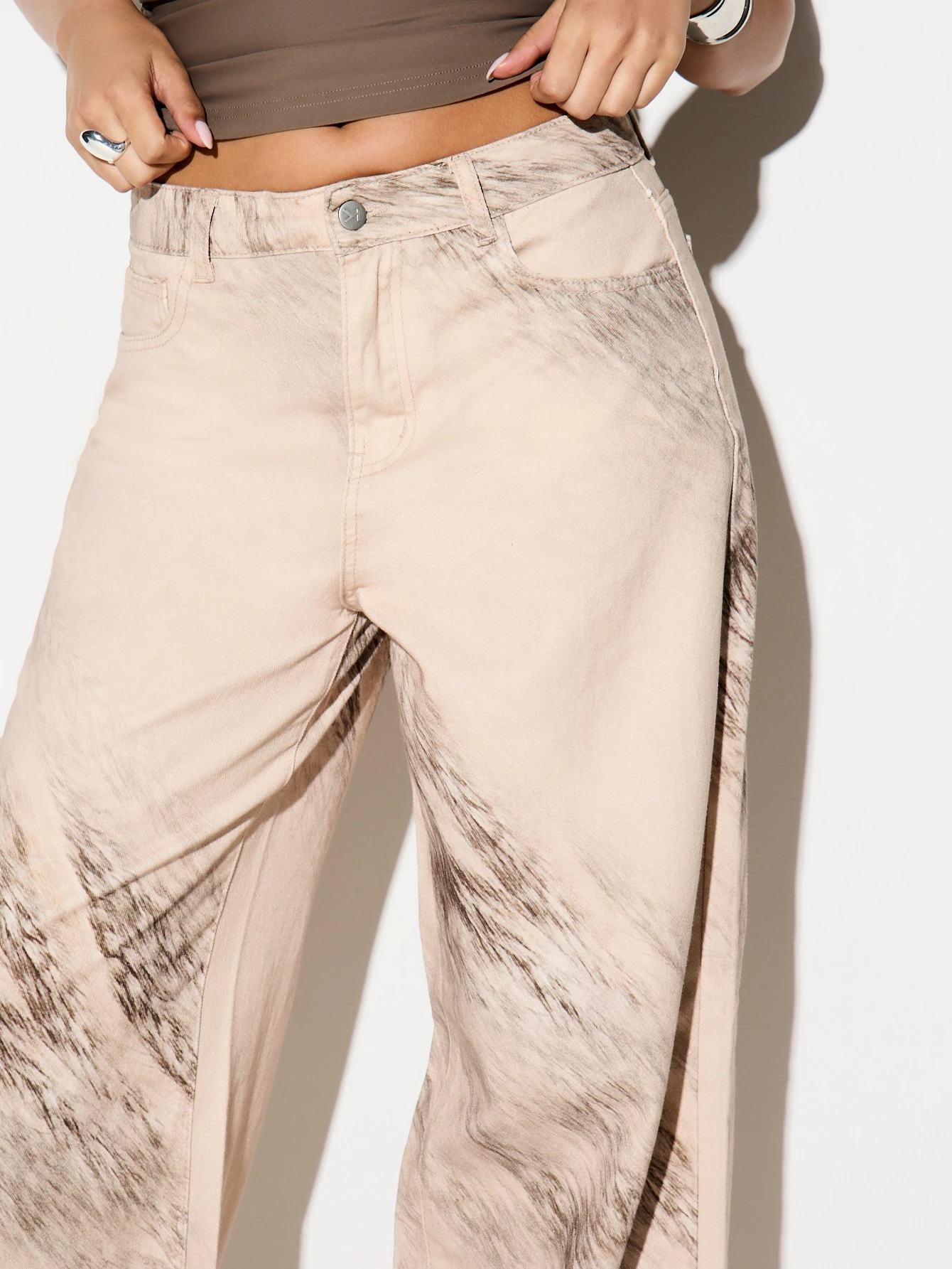 KIZN Pantaloni in twill a gamba larga con stampa animalier