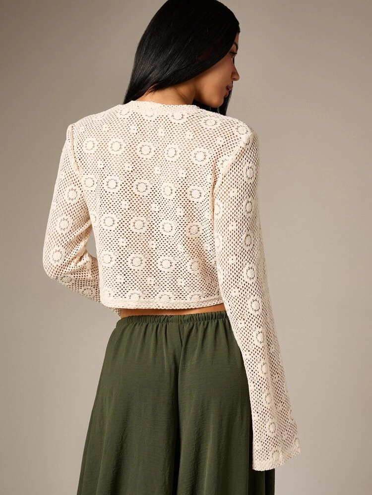 Top corto all'uncinetto con bottoni