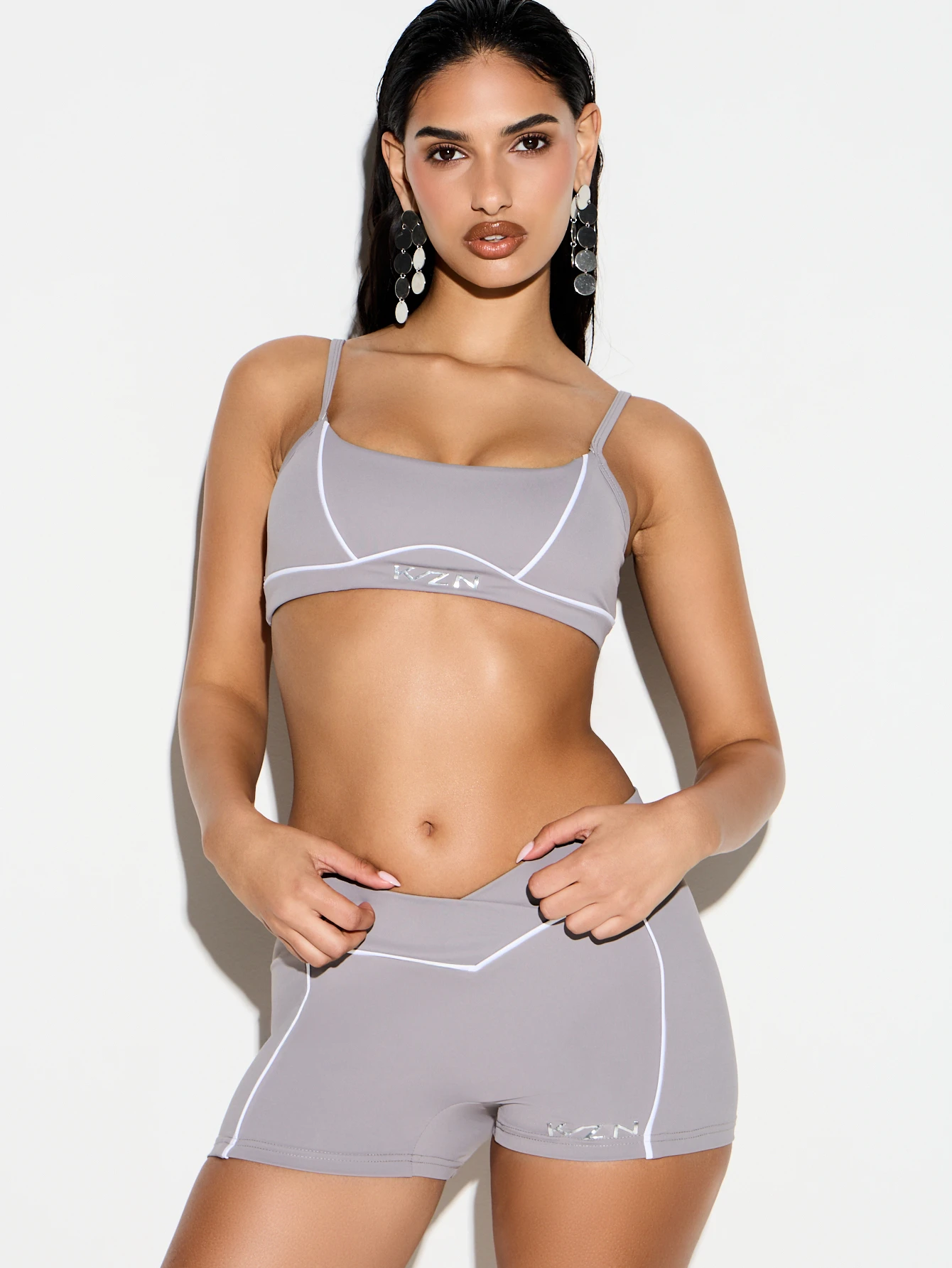 KIZN Sports Bra With Contrast Piping Detail