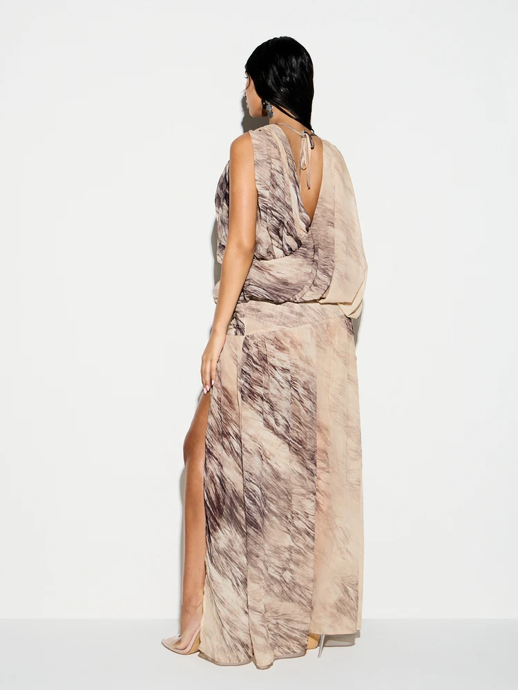 KIZN Robe longue fendue sur le côté avec décolleté plongeant sans manches et imprimé animal mixte. Détail de drapé pour soirée et événement