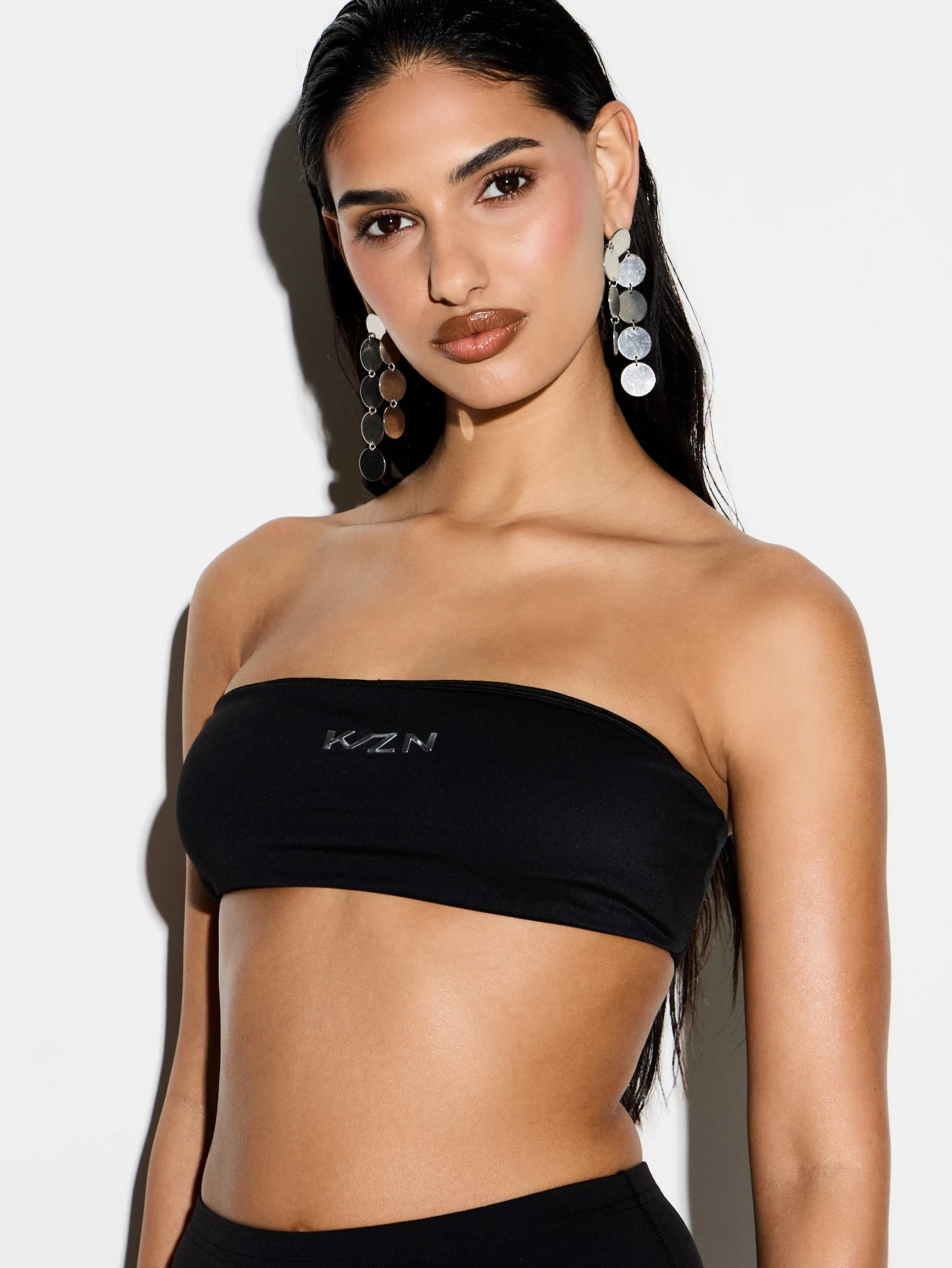 KIZN Black Strapless Bandeau Crop Top