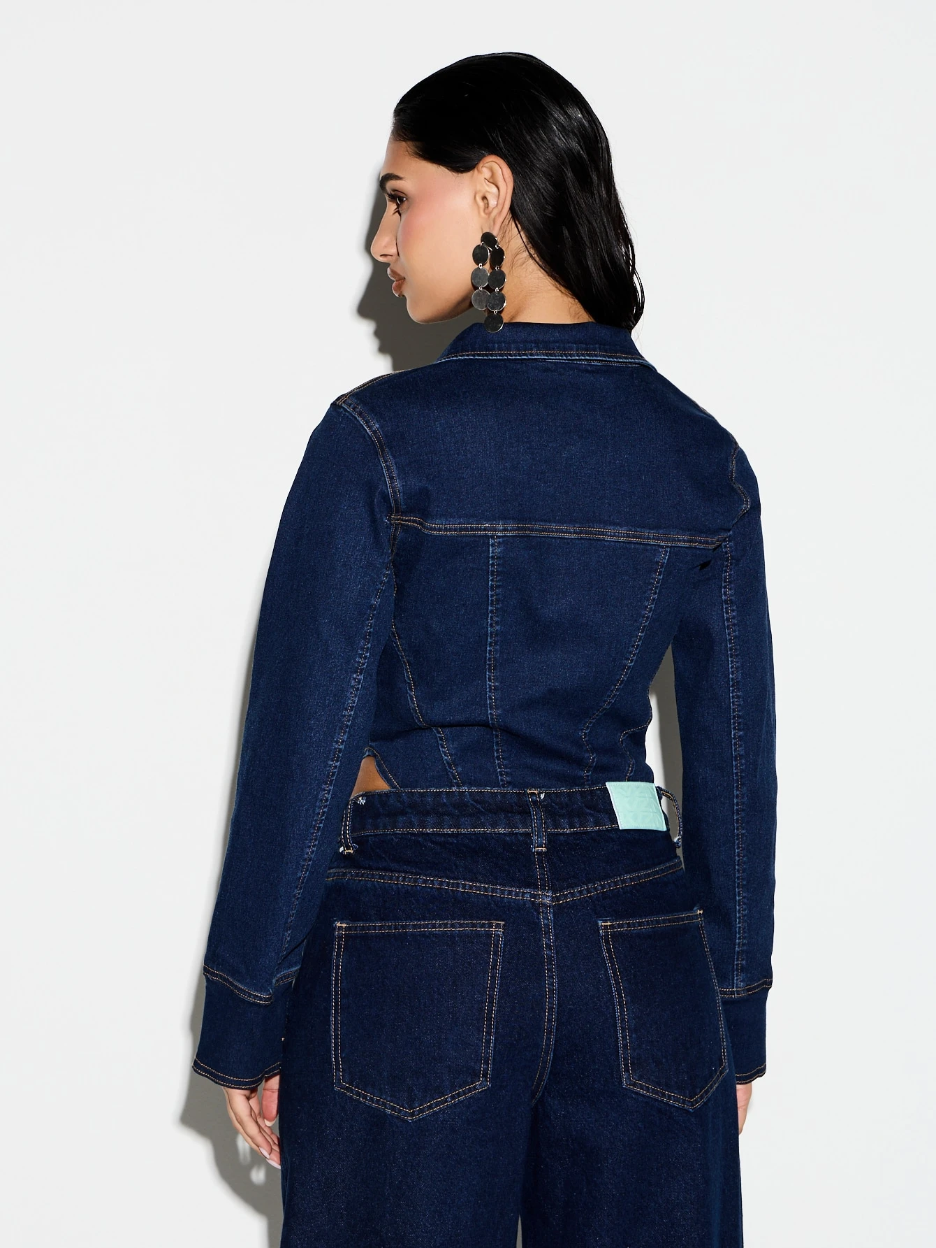 KIZN 데님 칼라 점프수트 (버튼 여밈)