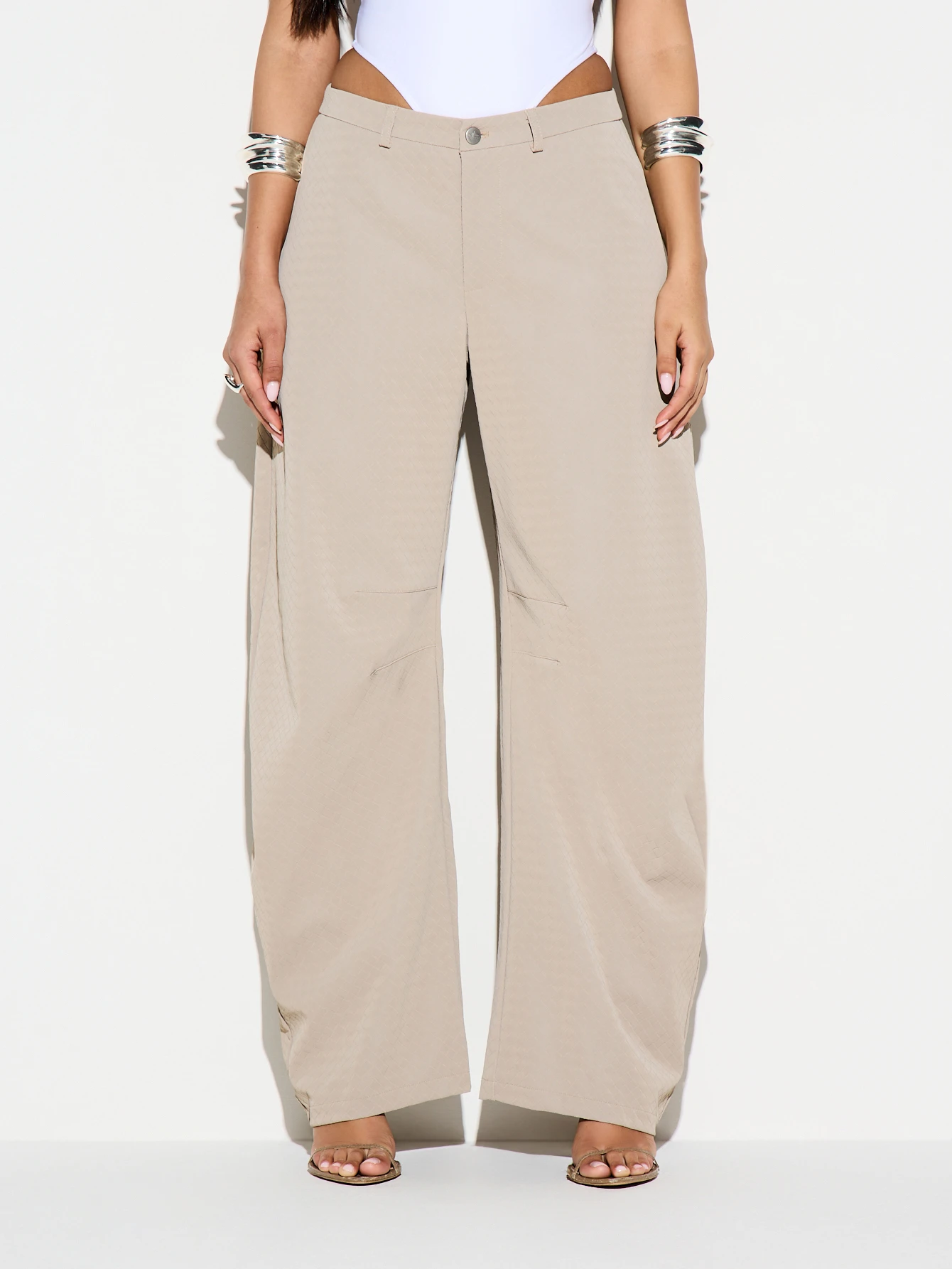 KIZN 버튼이 달린 와이드 레그 배럴 팬츠