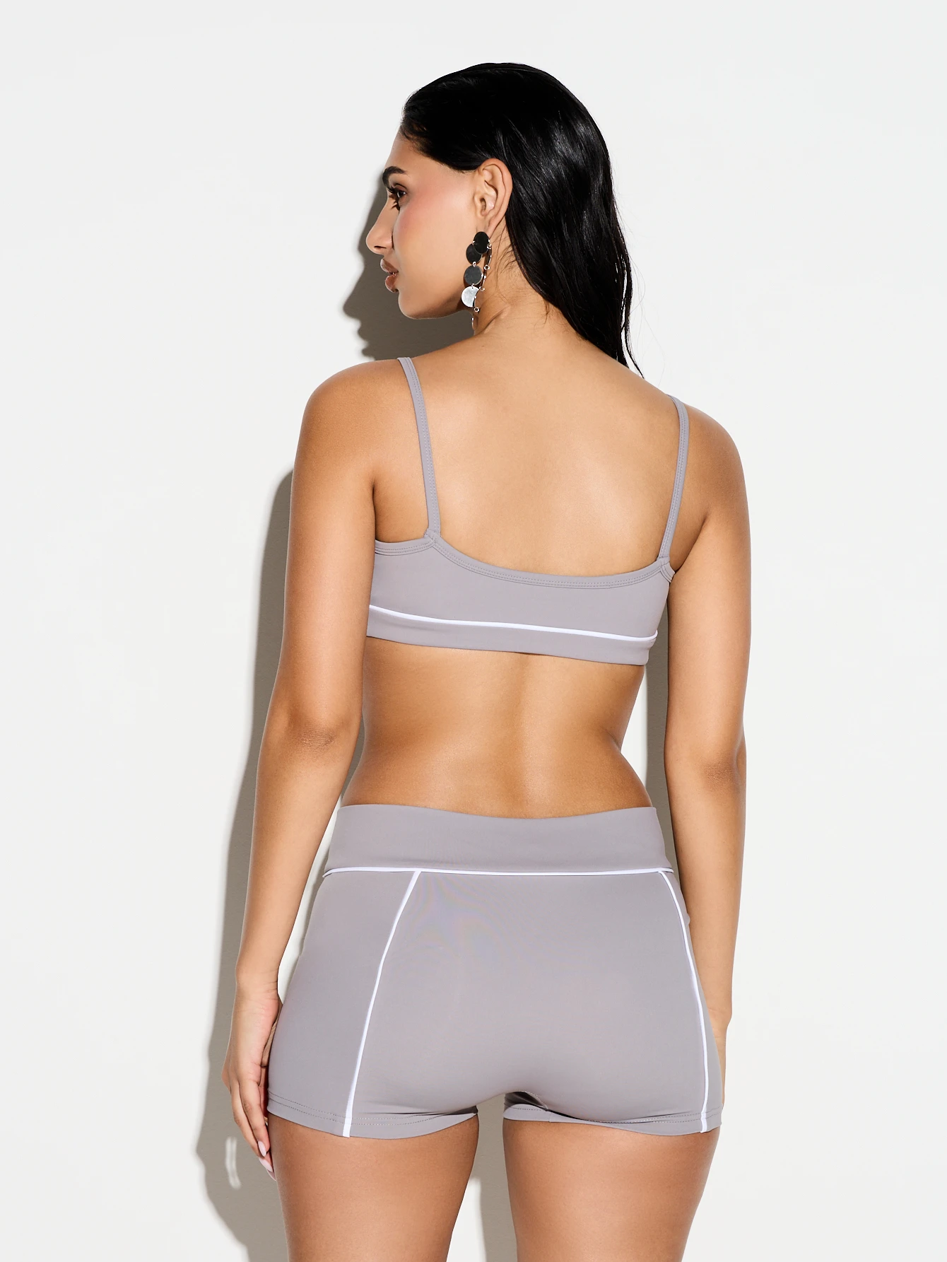 KIZN Sports Bra With Contrast Piping Detail