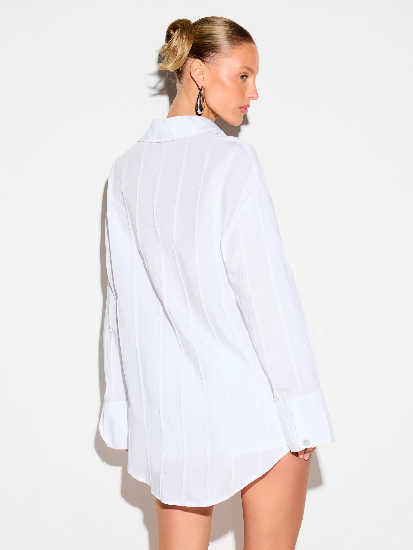 KIZN Chemise blanche oversize à boutons, aspect lin