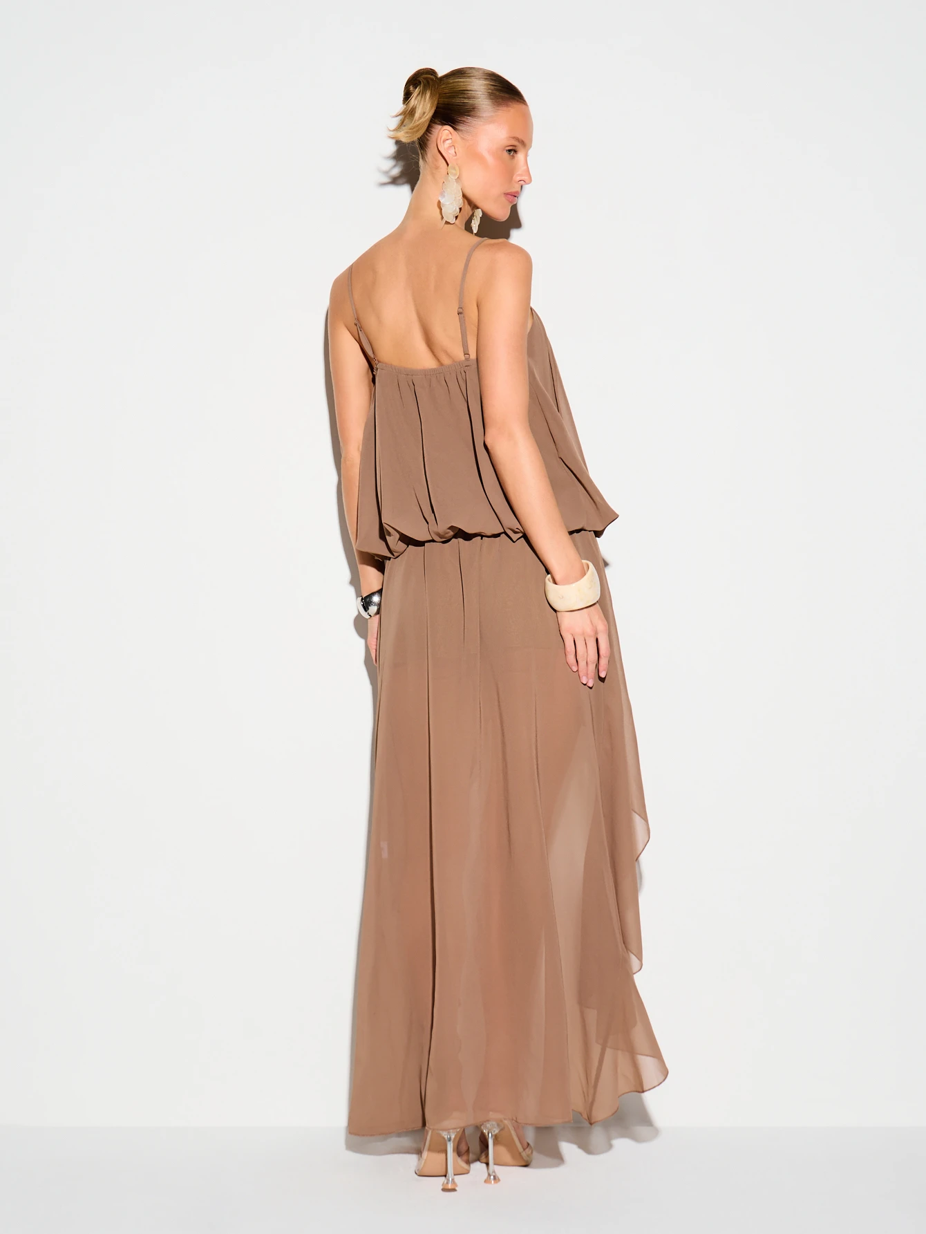 KIZN Sukienka maxi z falbanką z przodu i wysokim dekoltem