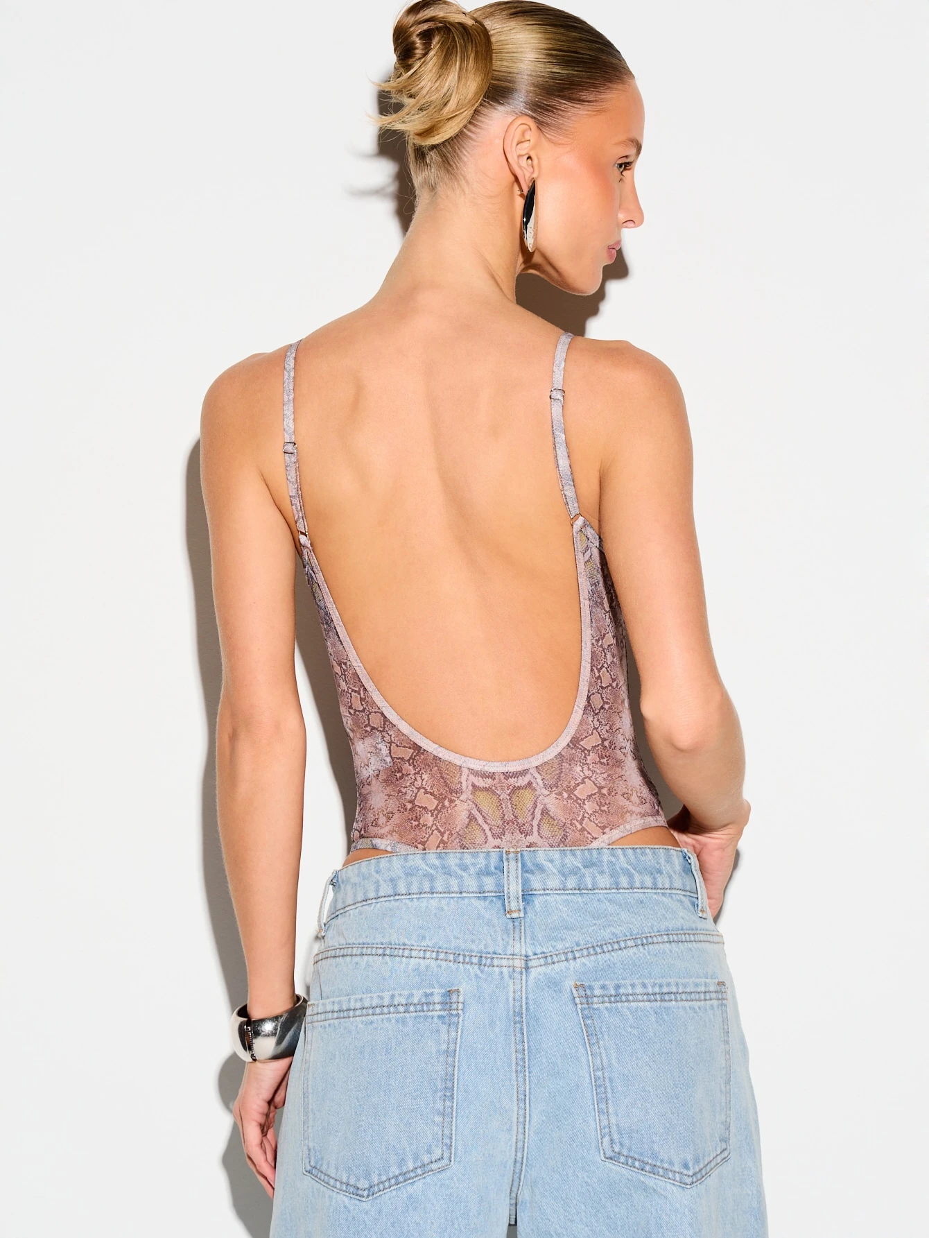 KIZN Body in rete con stampa serpente e scollo a V profondo