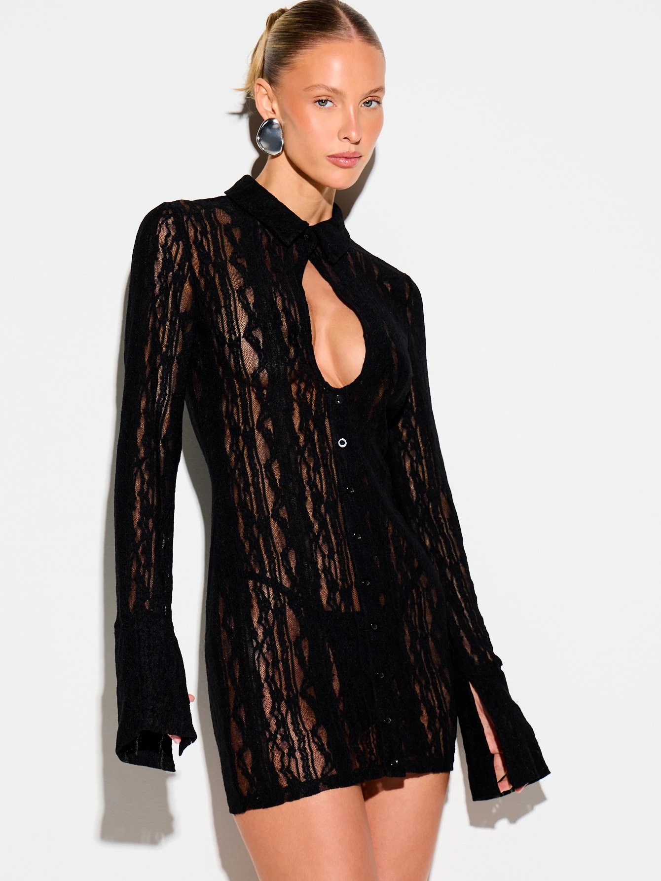 KIZN Mini abito nero in pizzo con collo alto e buco della serratura