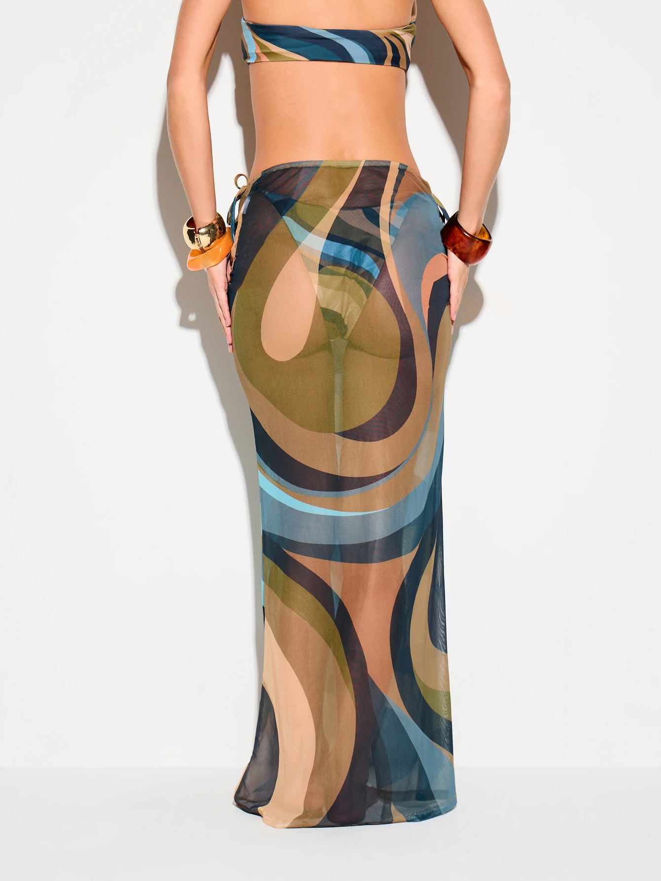 KIZN 추상적인 소용돌이 무늬 사롱 커버업