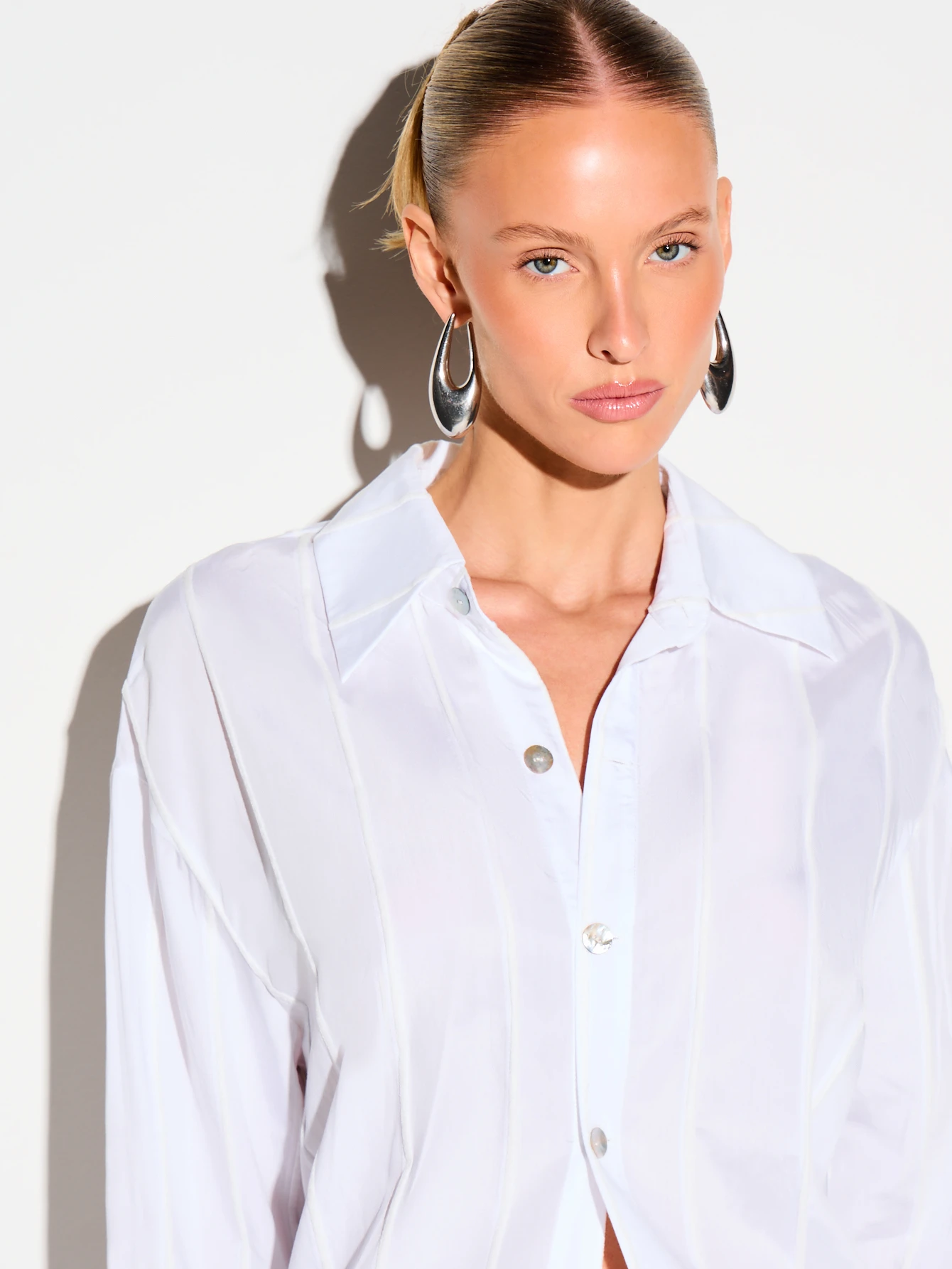 KIZN Chemise blanche oversize à boutons, aspect lin