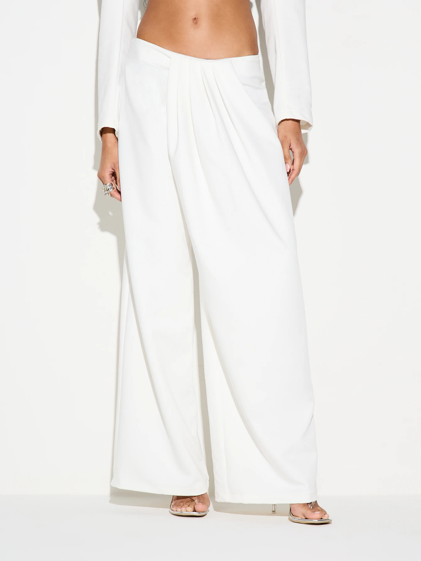 KIZN 와이드 레그 하이라이즈 테일러드 팬츠