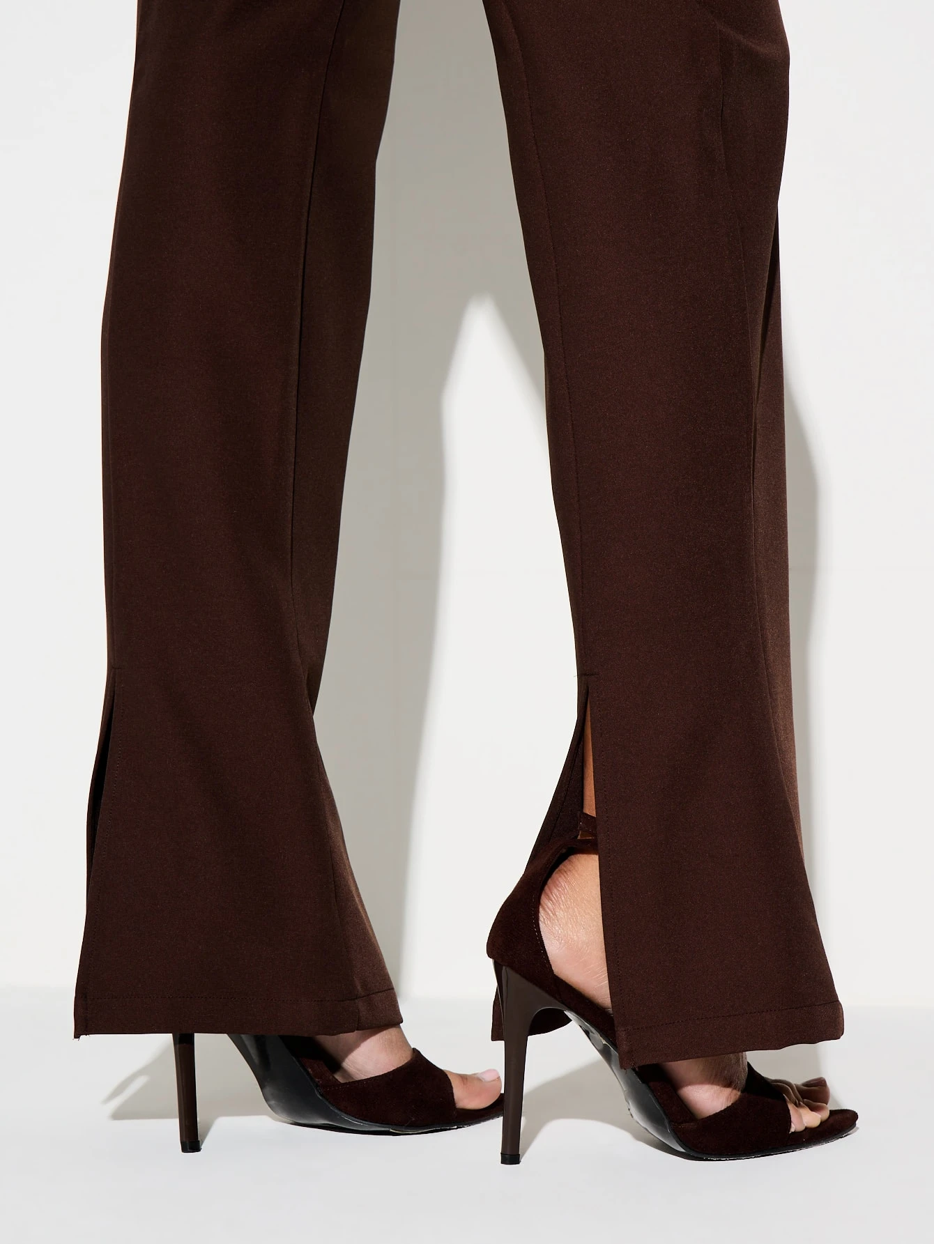 KIZN Calças flare com bainha dividida sob medida