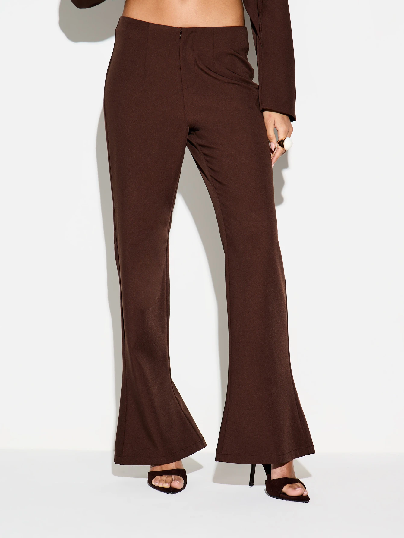 KIZN Calças flare com bainha dividida sob medida