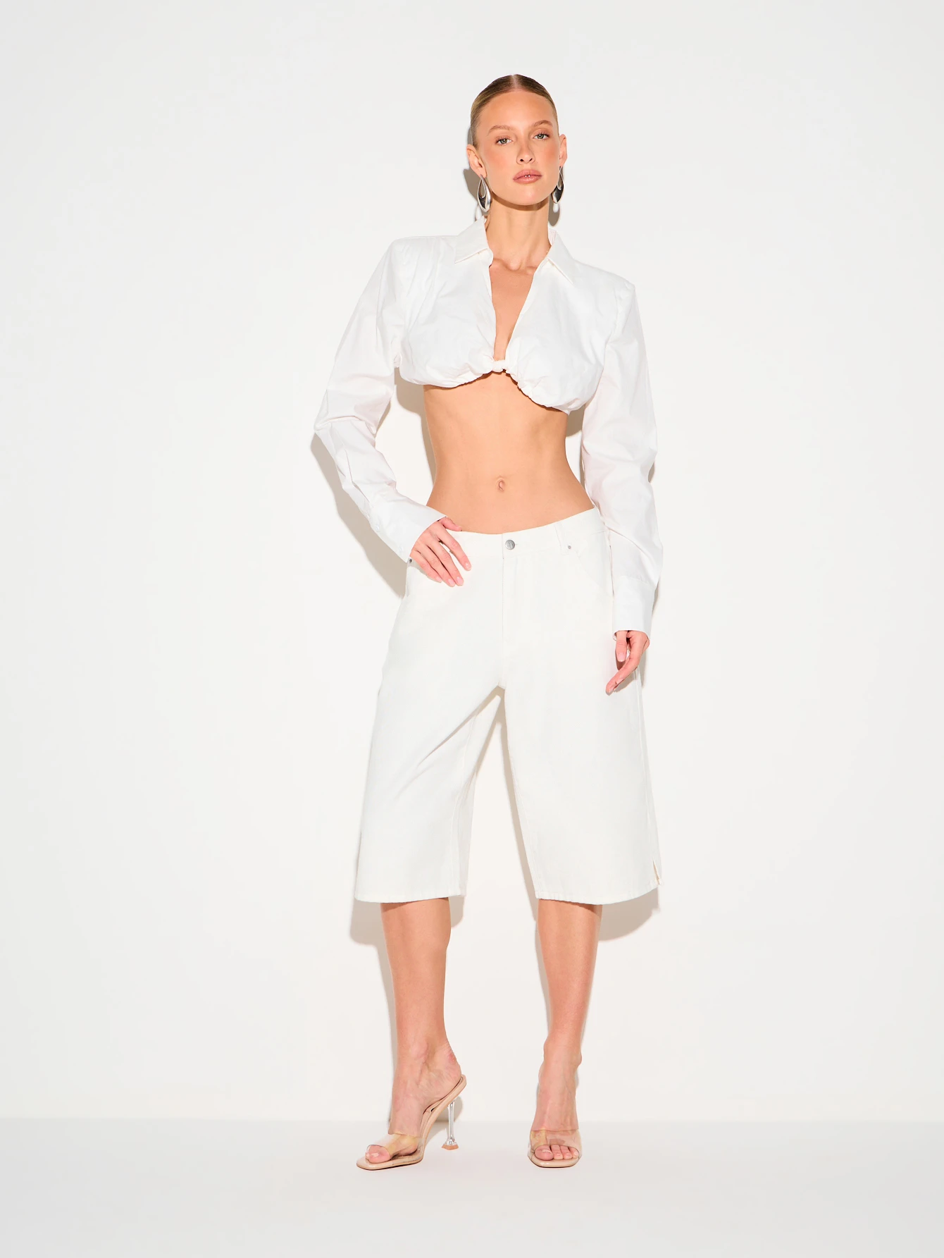 KIZN Weiße Denim-Bermudashorts mit hohem Bund