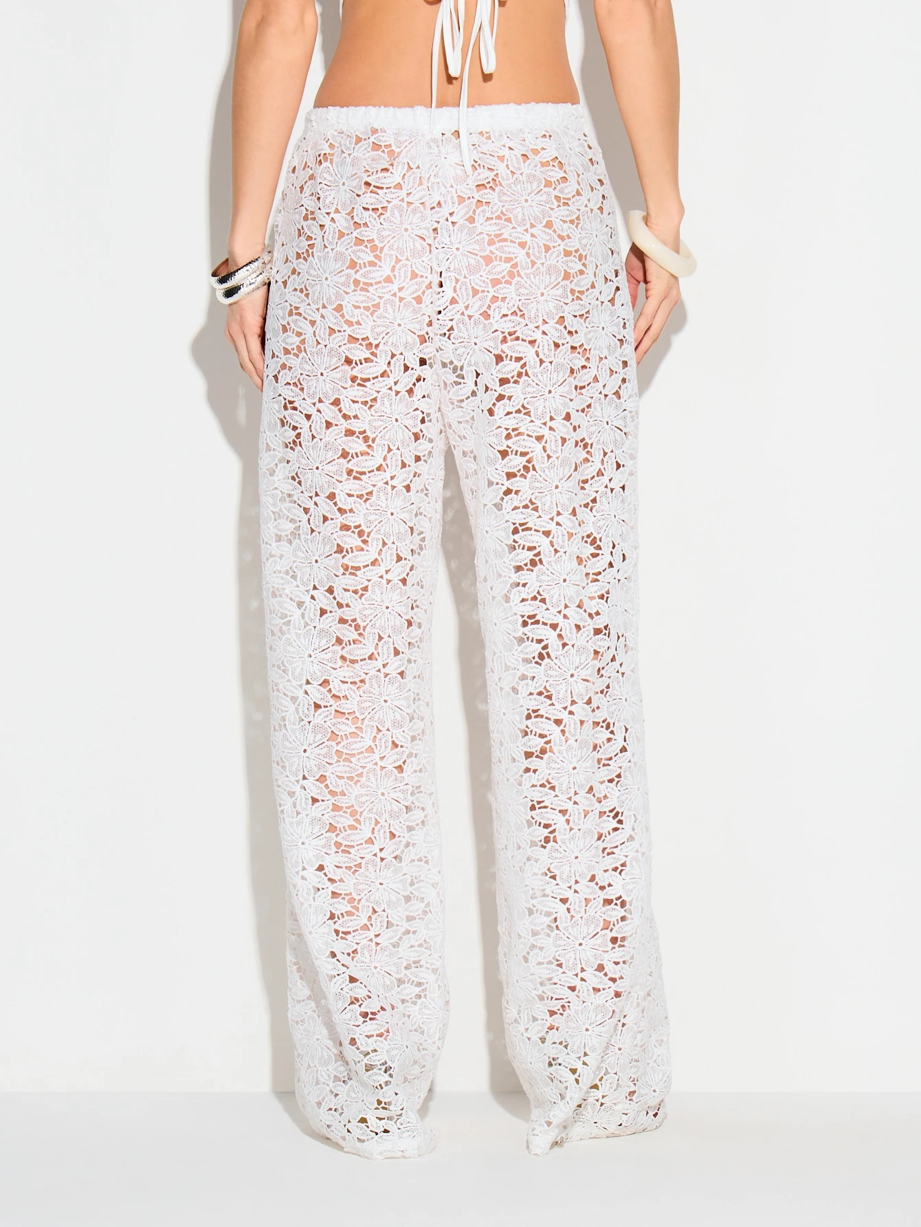 KIZN Calças brancas de crochê com estampa floral e pernas largas