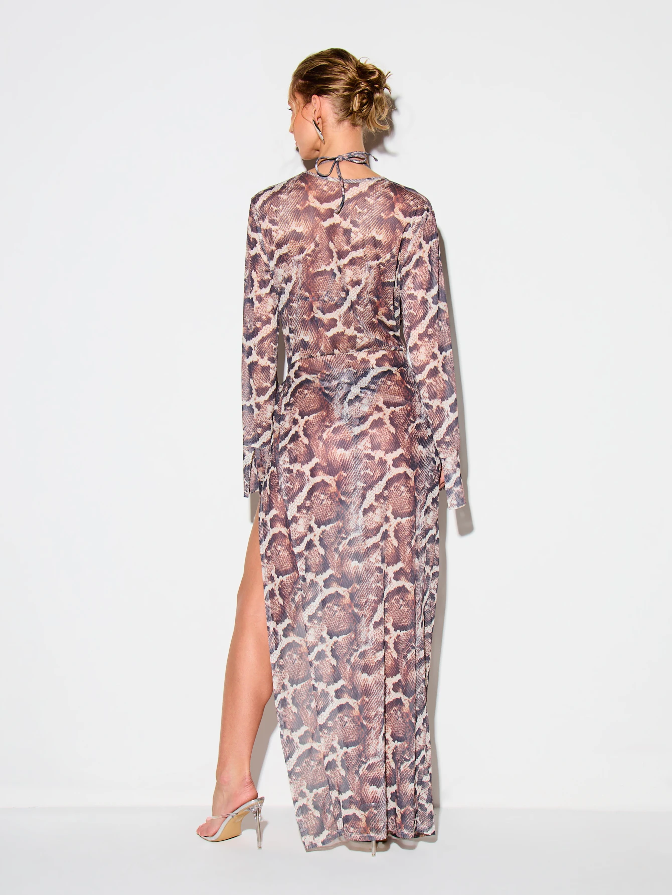 KIZN Maxi-Strandkleid mit Schlangenmuster, Netzstoff und Wasserfallausschnitt