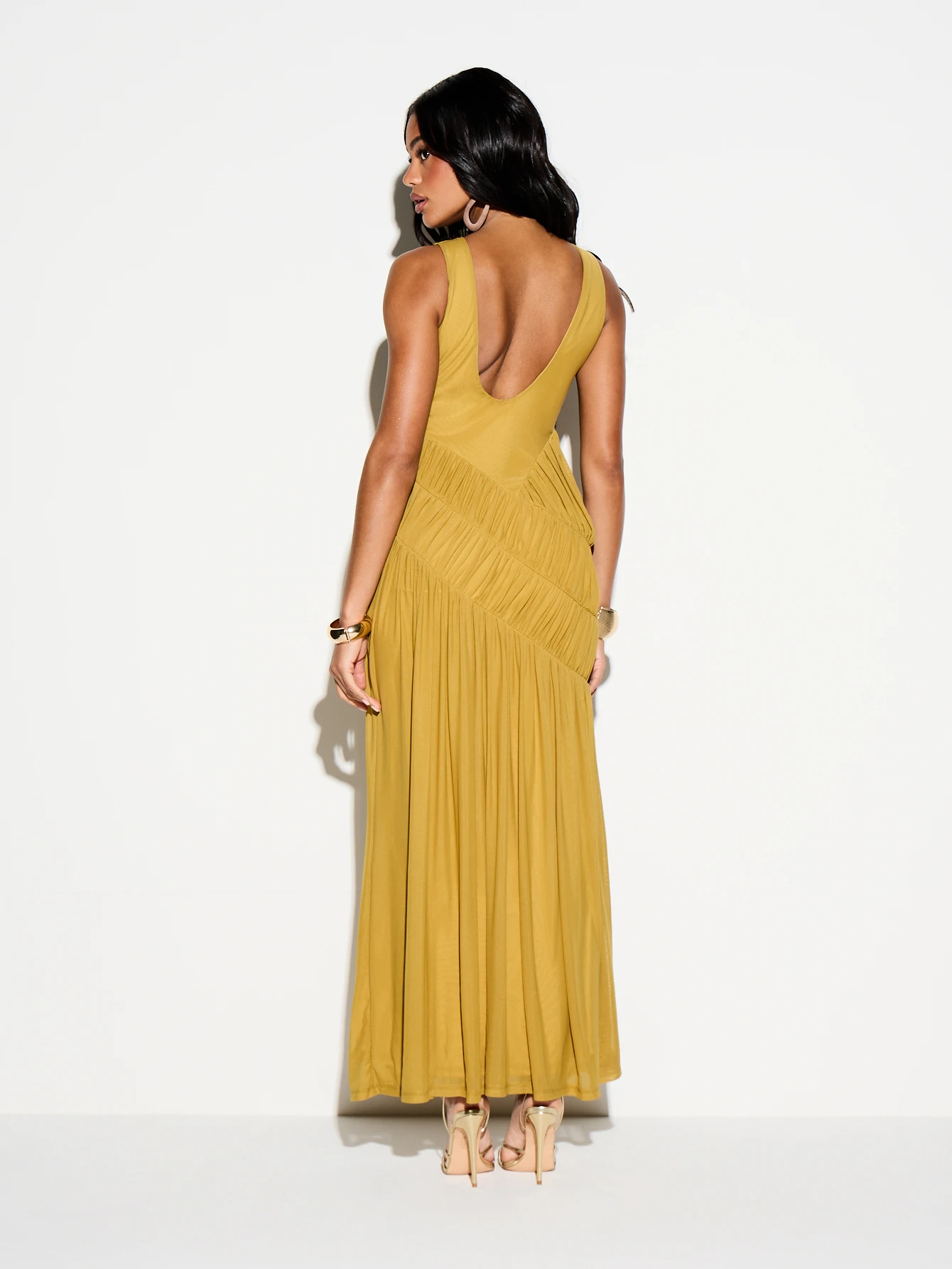 KIZN Maxikleid mit U-Boot-Ausschnitt, Raffungen und Fransen