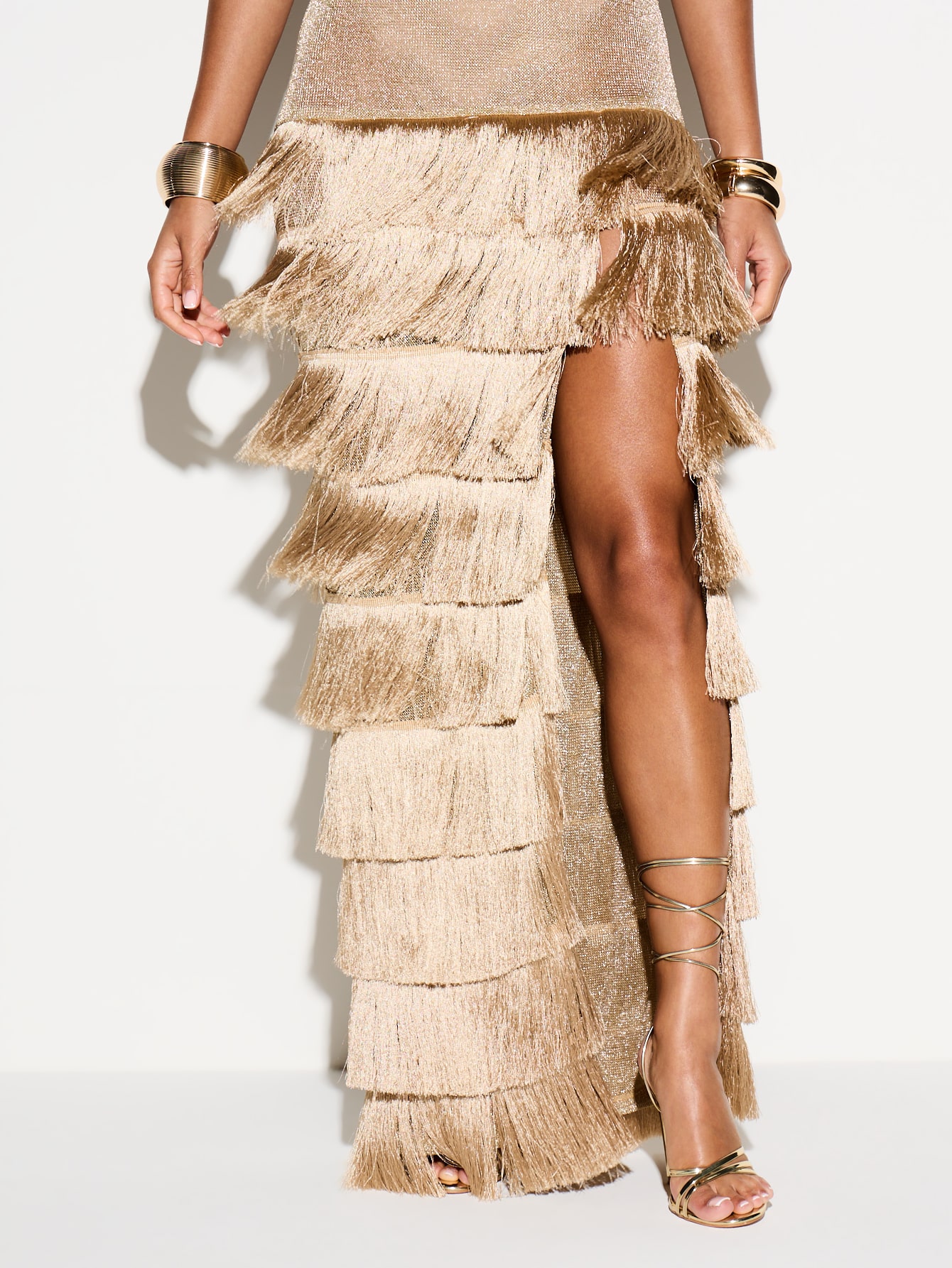 KIZN 메탈릭 시퀸 프린지 티어드 맥시 드레스