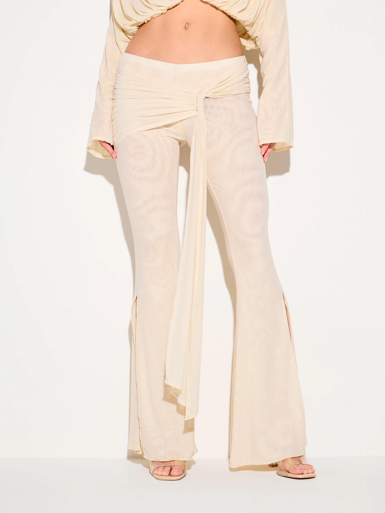 KIZN Pantalones acampanados de tiro alto con detalle de lazo