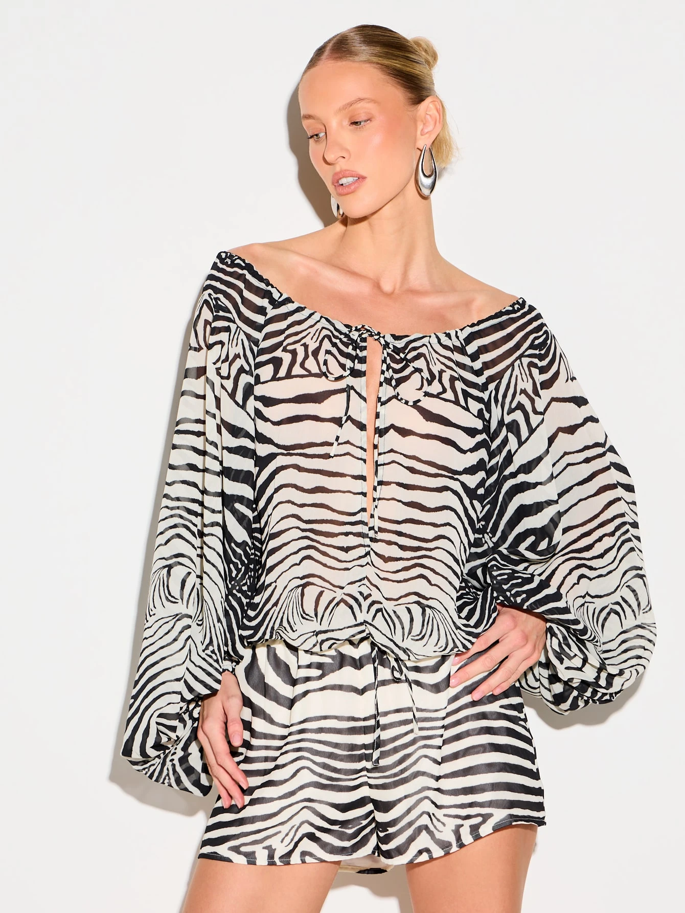KIZN Chemisier à imprimé zèbre, épaules dénudées et manches bouffantes