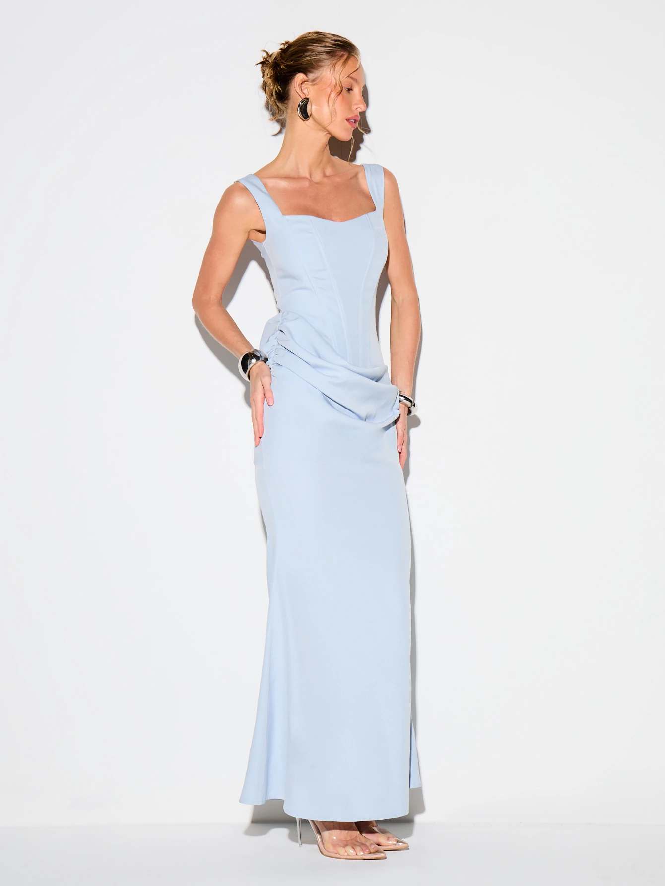 KIZN Satynowa sukienka maxi z kwadratowym dekoltem i gorsetem na plecach