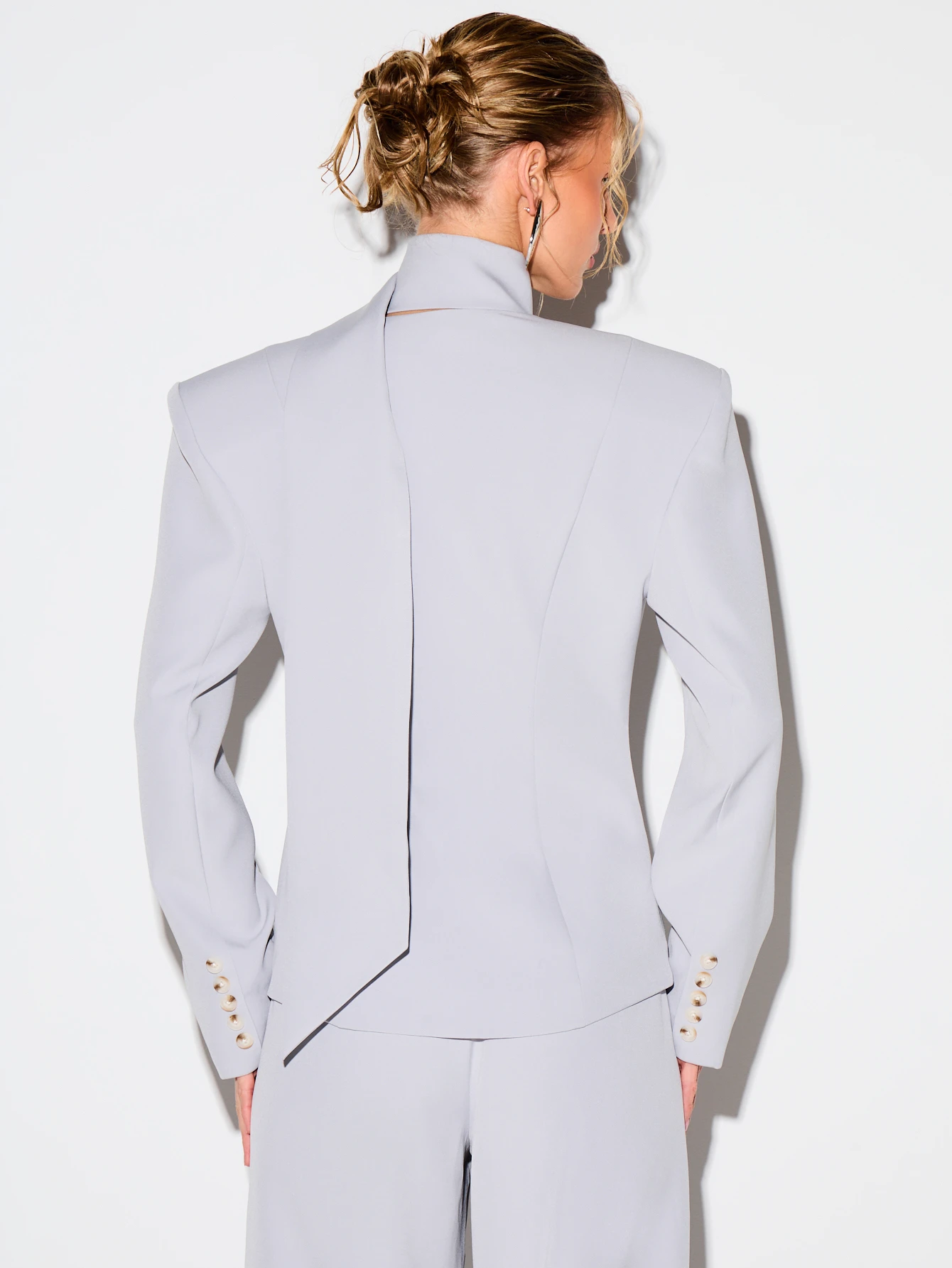 KIZN Oversized Wickelblazer mit Schulterpolstern und Revers