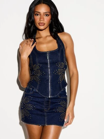 KIZN 女士铆钉牛仔露背上衣，饰有金色金属装饰和拉链前襟，适合夏季派对场合