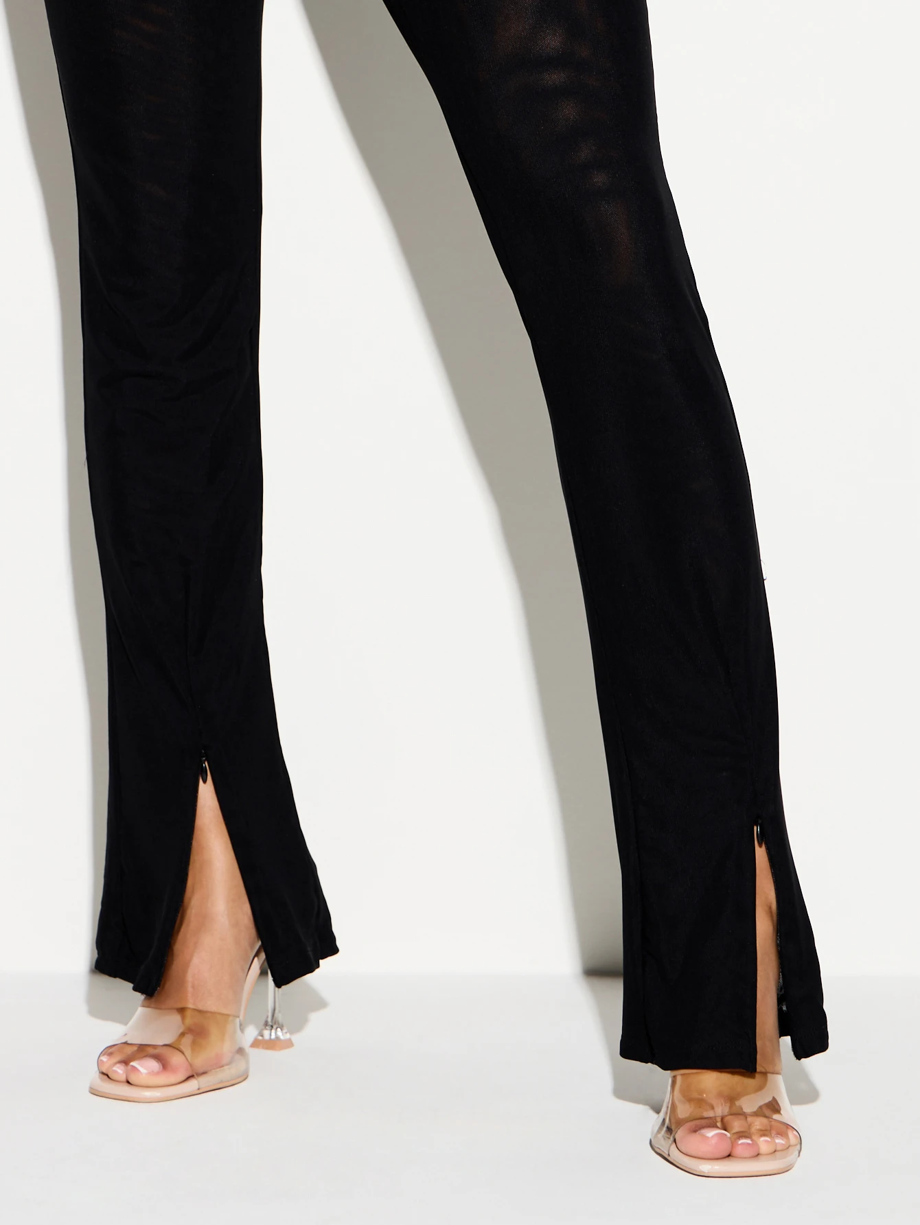 KIZN 밑단 트임이 있는 질감 있는 플레어 레깅스