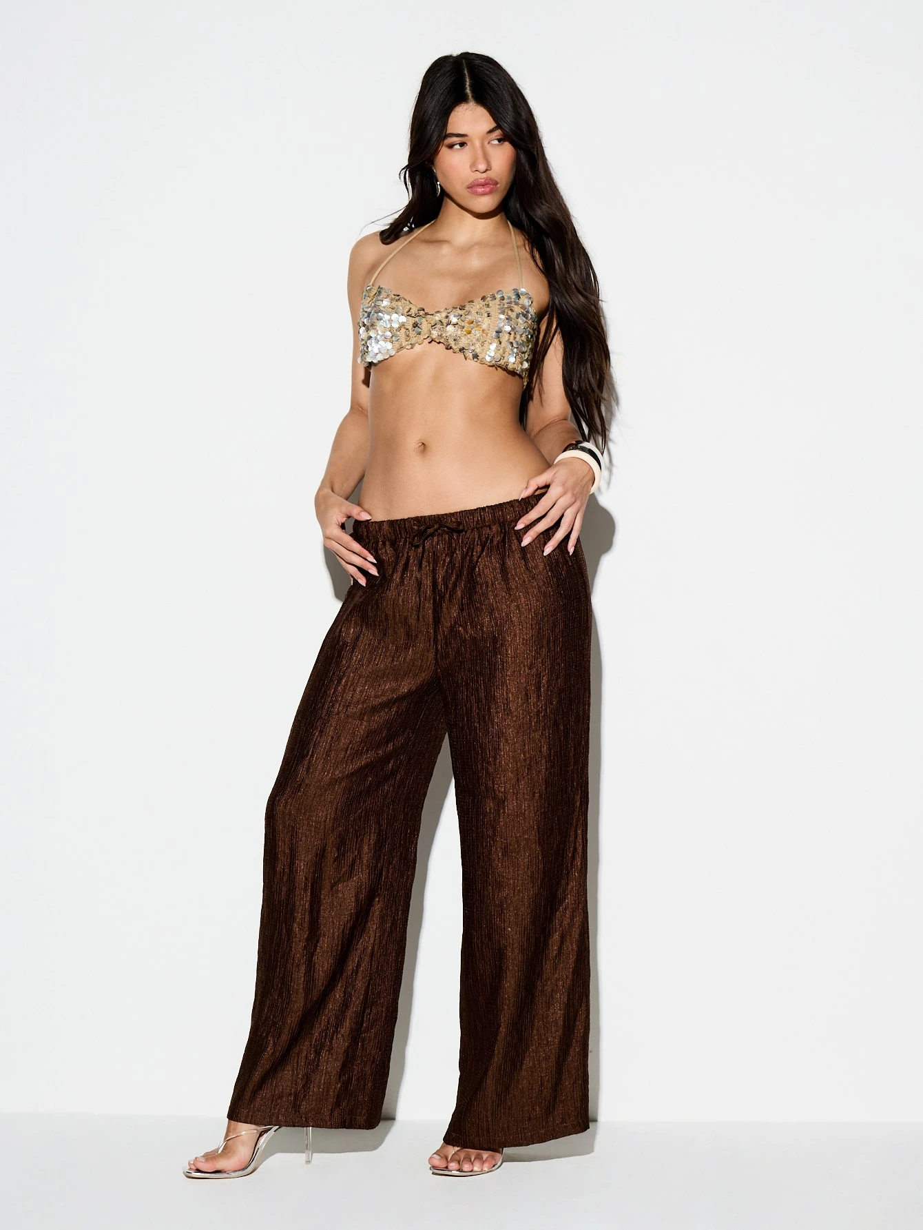 KIZN Pantalones palazzo de satén texturizado con pernera ancha