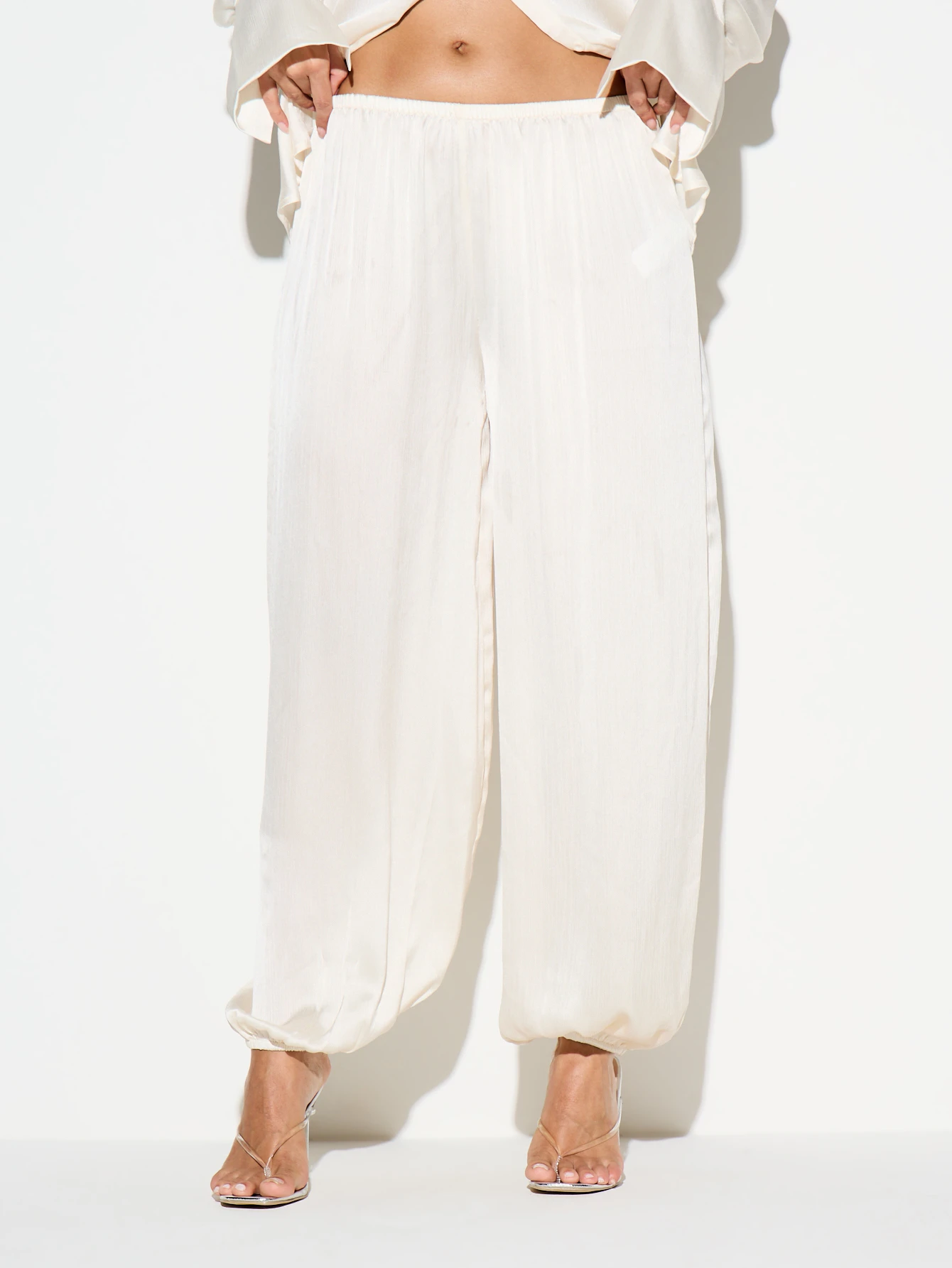 KIZN Pantalon taille haute à jambes larges en satin froissé