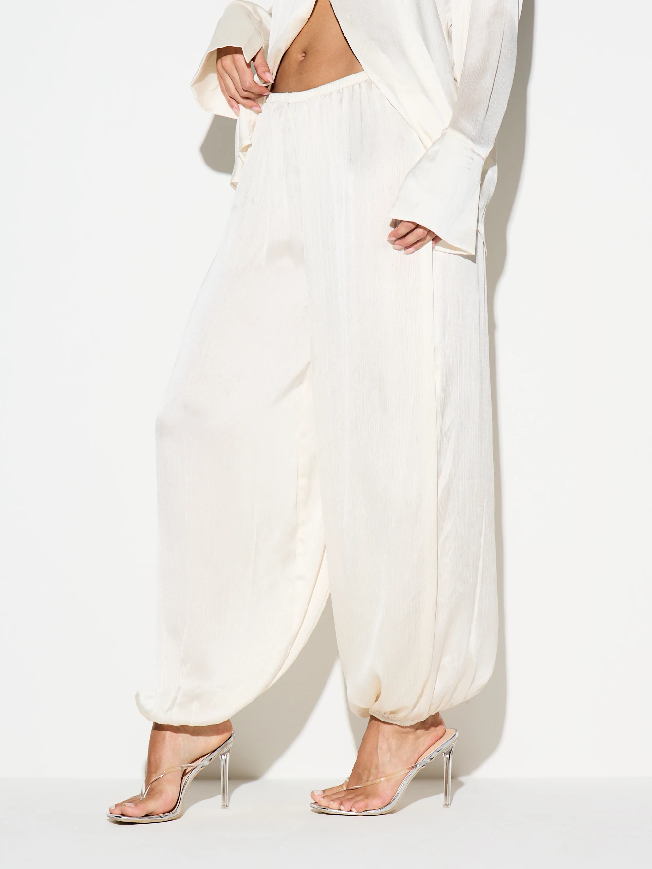 KIZN Pantalon taille haute à jambes larges en satin froissé