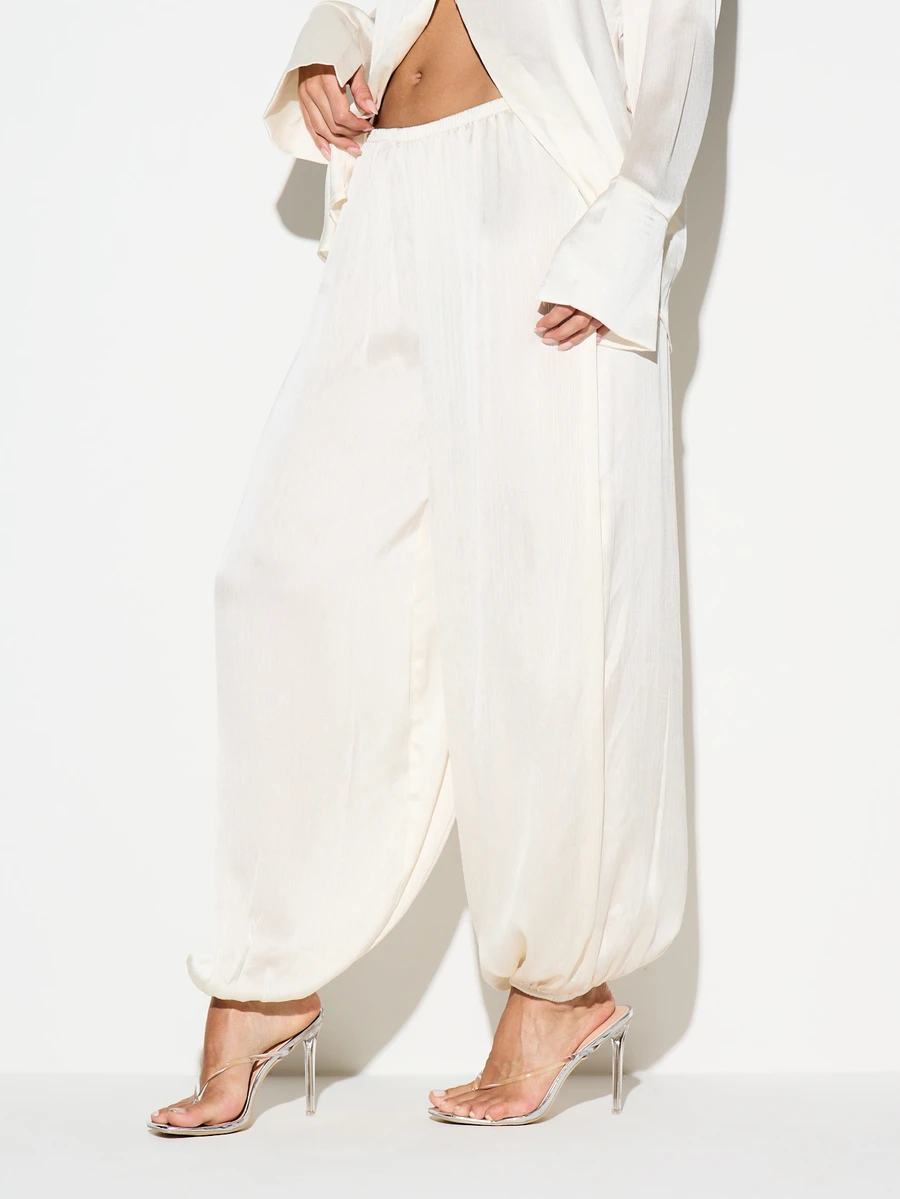 KIZN 女士高腰阔腿褶皱缎面降落伞裤，休闲宽松版型，抽绳腰带，阔腿裤款式，适合春夏穿着 - 白色 - 查看 1
