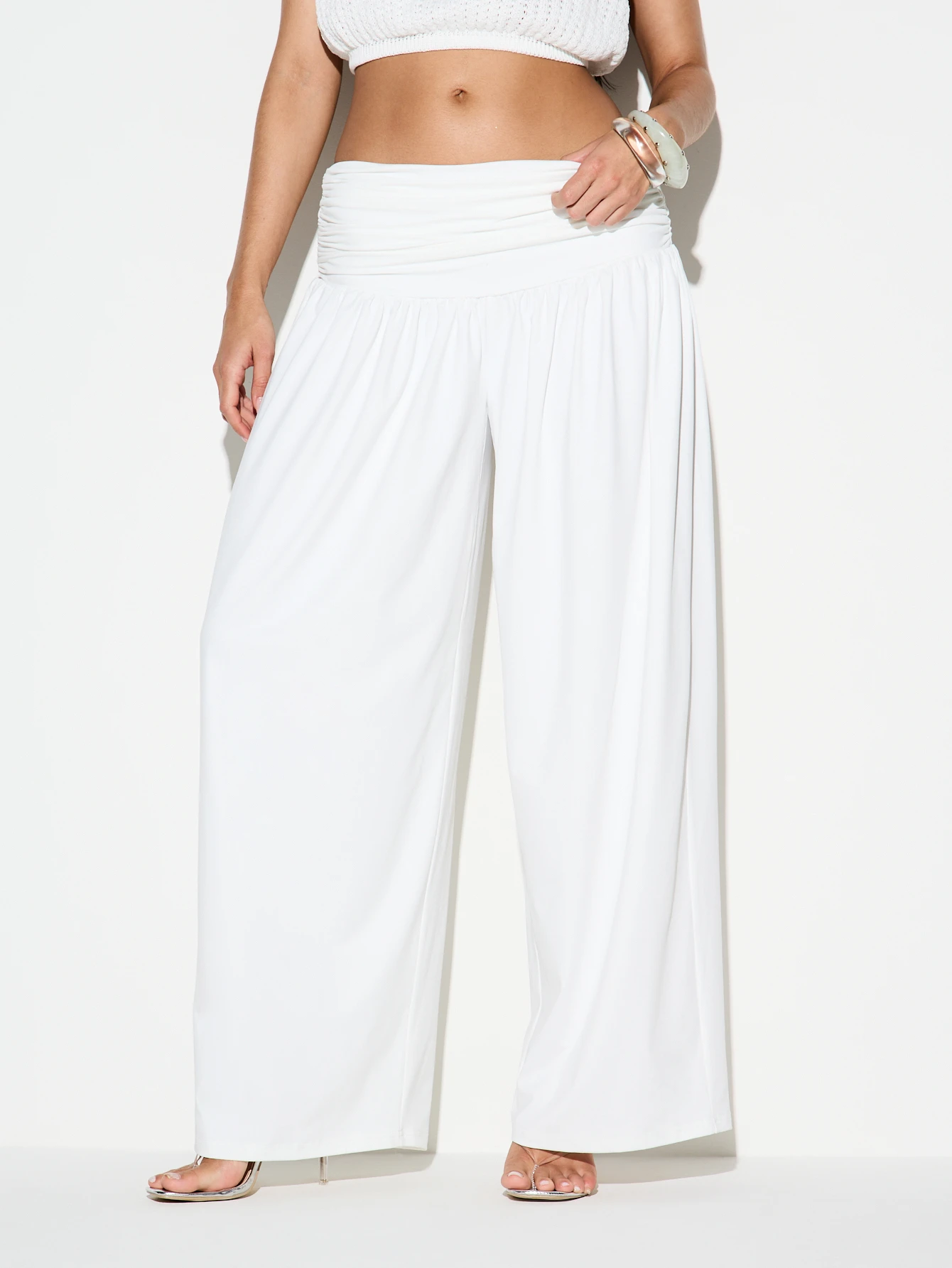 KIZN Weiße Hose mit weitem Bein und gerafftem Bund