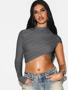 KIZN Áo croptop tay dài bất đối xứng, cổ cao, kiểu quấn, xoắn phía trước, là một món đồ thời trang hiện đại tạo nên điểm nhấn ấn tượng. - Xám - Xem 4