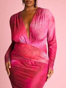 FASHION SZN Vestido maxi de malla con cuello en pico y manga larga, ajustado, de talla grande, elegante y sexy para vacaciones, ropa de talla grande para vacaciones, vestido largo, atuendo de invitada de boda de talla grande, estampado abstracto ajustado para ocasiones, fiestas de verano, cumpleaños y eventos nocturnos - Rojo - Ver 4