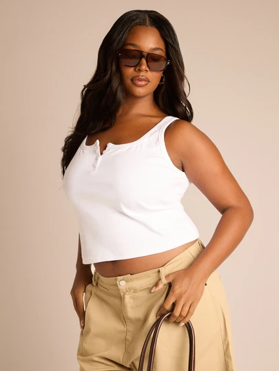 FASHION SZN Camisetas de tirantes y camisolas de talla grande, chaleco con botones delanteros, chalecos de talla grande, top acanalado de talla grande, vacaciones de verano, camiseta casual, vacaciones de verano, casual, minimalista, festival, blusas de talla grande para mujeres, camisetas curvy, chaleco ajustado, guardarropa cápsula, camiseta diaria, aeropuerto, chaleco básico de talla grande, chaleco blanco, camiseta de tirantes blanca, camiseta casual de talla grande para mujer, básica, casual, top de tirantes deportivo, estilo deportivo, cuello redondo, top con botones delanteros