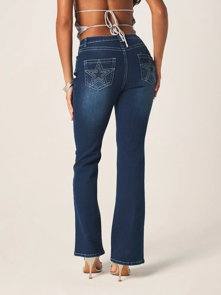 MISSGUIDED Denim Flare de Cintura Baixa Feminino com Detalhe de Bordado de Estrela, Boca de Sino Vintage Azul Casual para o Dia a Dia