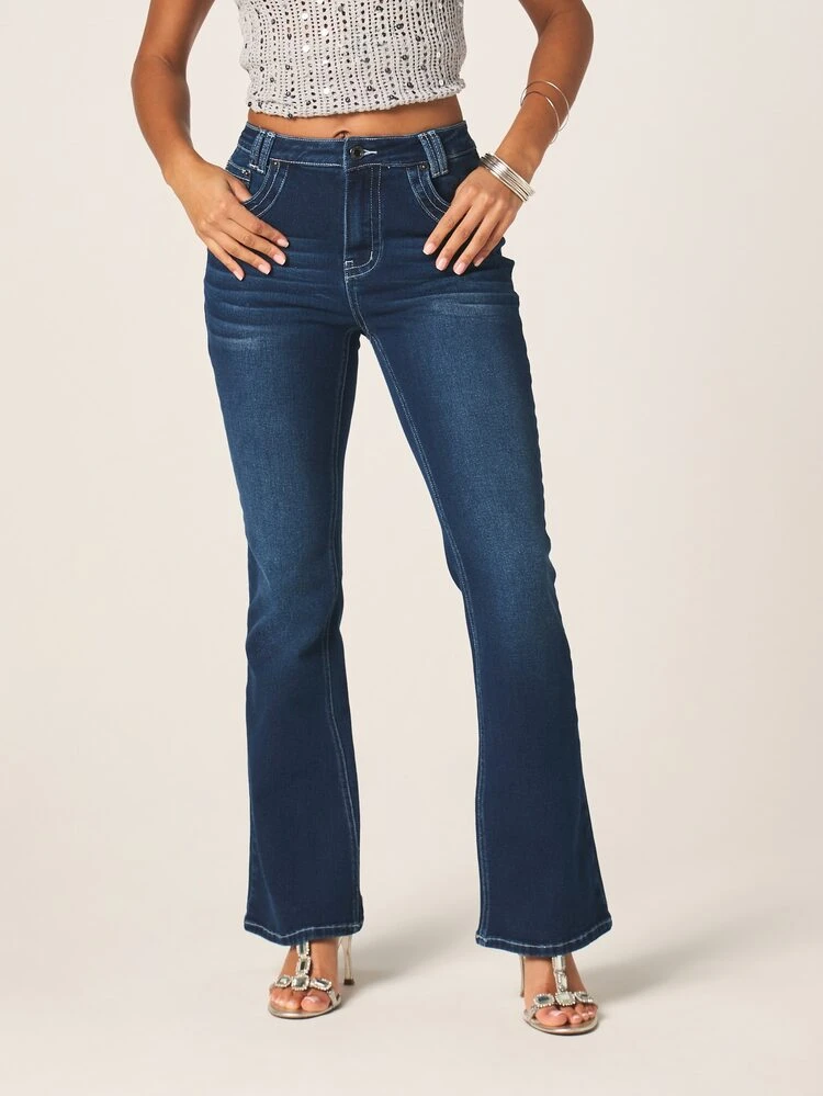 MISSGUIDED Denim Flare de Cintura Baixa Feminino com Detalhe de Bordado de Estrela, Boca de Sino Vintage Azul Casual para o Dia a Dia