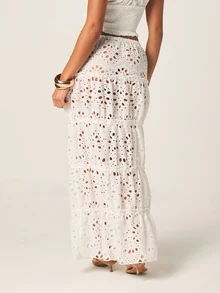 MISSGUIDED Chân váy maxi xếp tầng màu trắng kiểu Bohemian với họa tiết thêu ren Anh, viền bèo nhún và khoét lỗ, thích hợp cho kỳ nghỉ hè ở bãi biển. - trắng - Xem 3