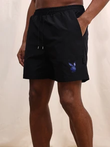 PLAYBOY X SUMWON 男士弹力腰带沙滩短裤，带侧袋和抽绳，夏季泳裤，休闲轻便速干短裤，适合度假和游泳池穿着 - 黑色 - 查看 5