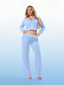 BABYPHAT 女士丝绒全拉链连帽衫，饰有粉色哥特式文字图案和天使翅膀印花，柔软绒面质感，长袖休闲冬季街头服饰 - 淺藍色 - 查看 3