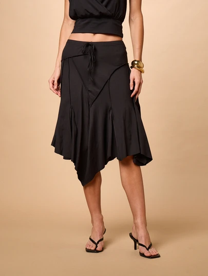 AiiRZ 不对称下摆中长裙，配抽绳系带细节，黑色手帕式